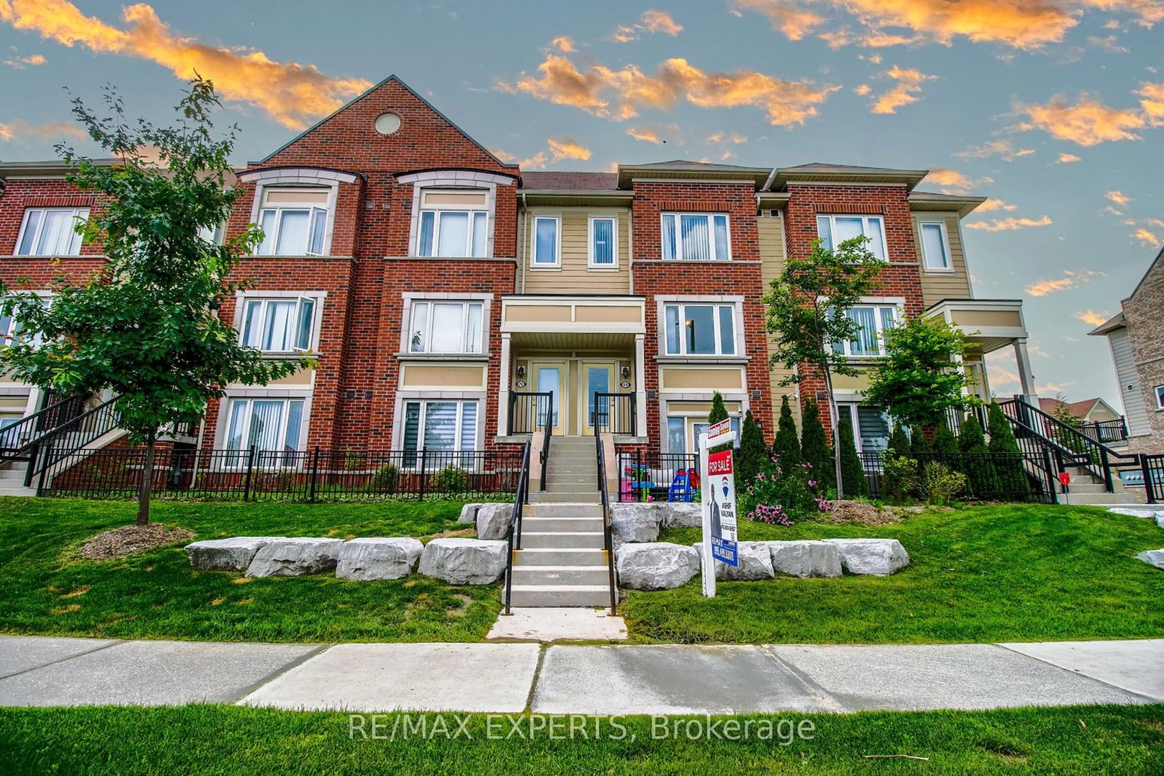 A pic from exterior of the house or condo for 250 Sunny Meadow Blvd #69, Brampton Ontario L6R 3Y7