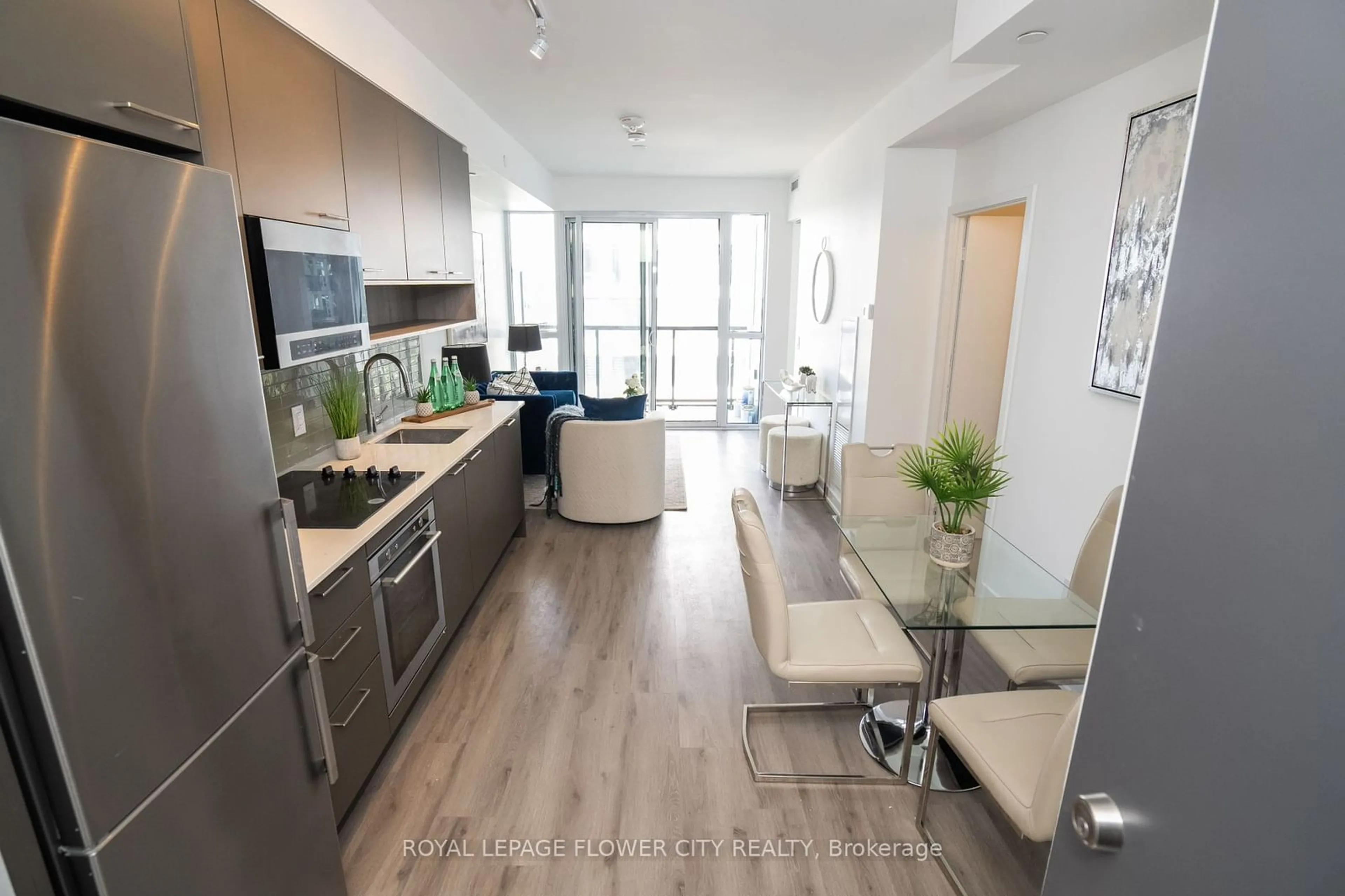 Contemporary kitchen for 3005 Pine Glen Rd #417, Oakville Ontario L6M 4C1