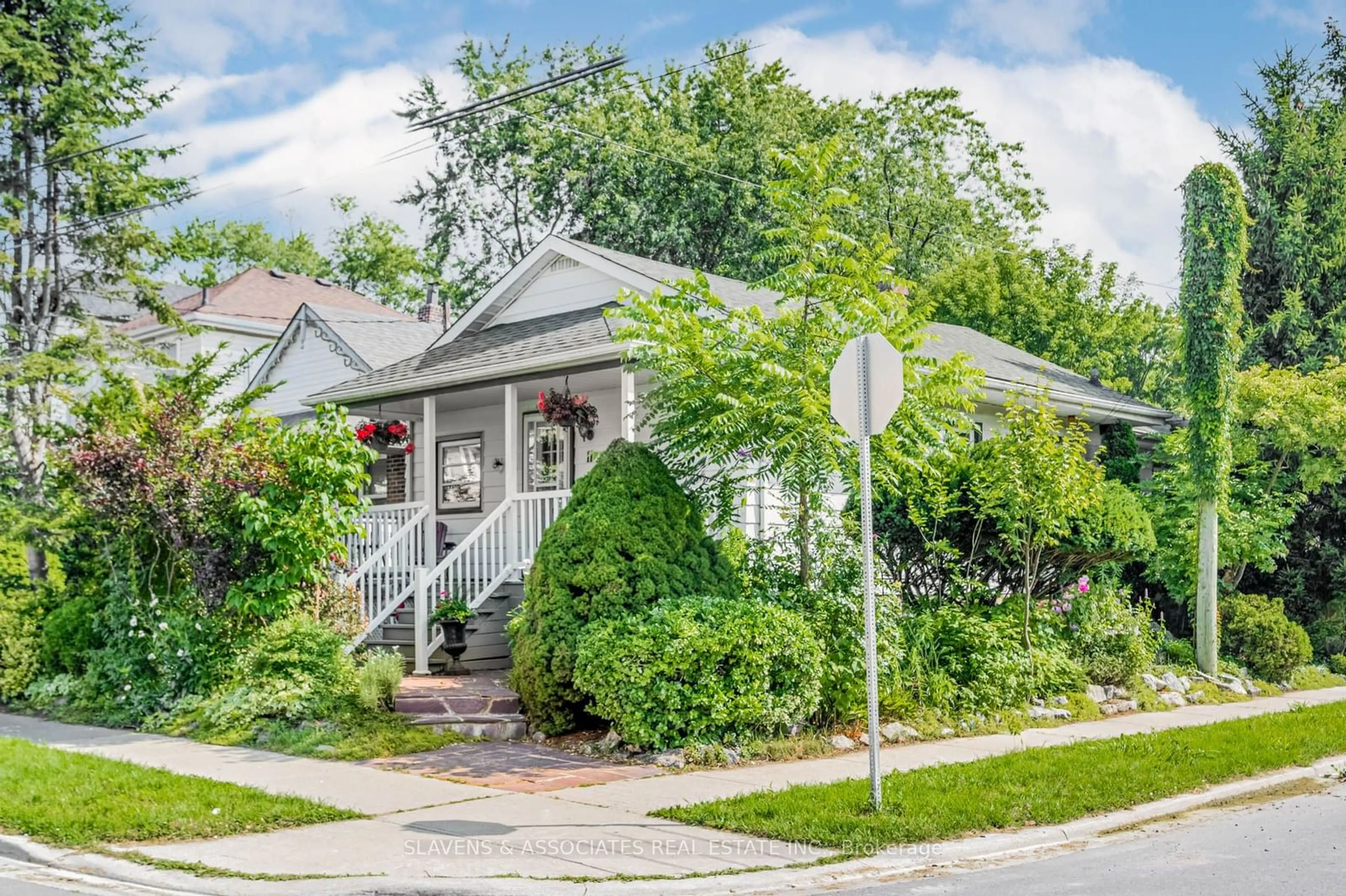 Frontside or backside of a home for 11 Twenty Ninth St, Toronto Ontario M8W 3A9