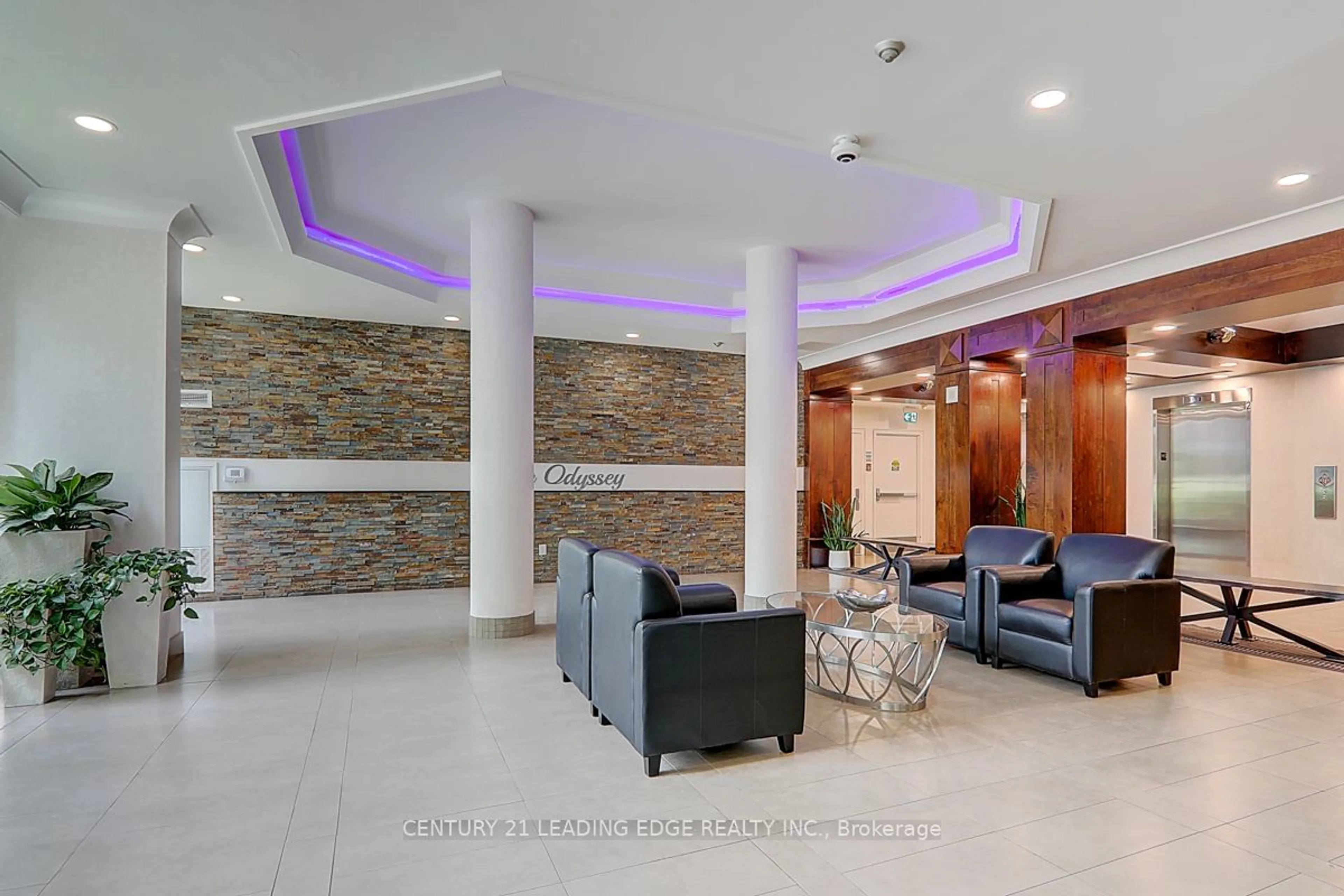 Indoor lobby for 250 Webb Dr #404, Mississauga Ontario L5B 3Z4