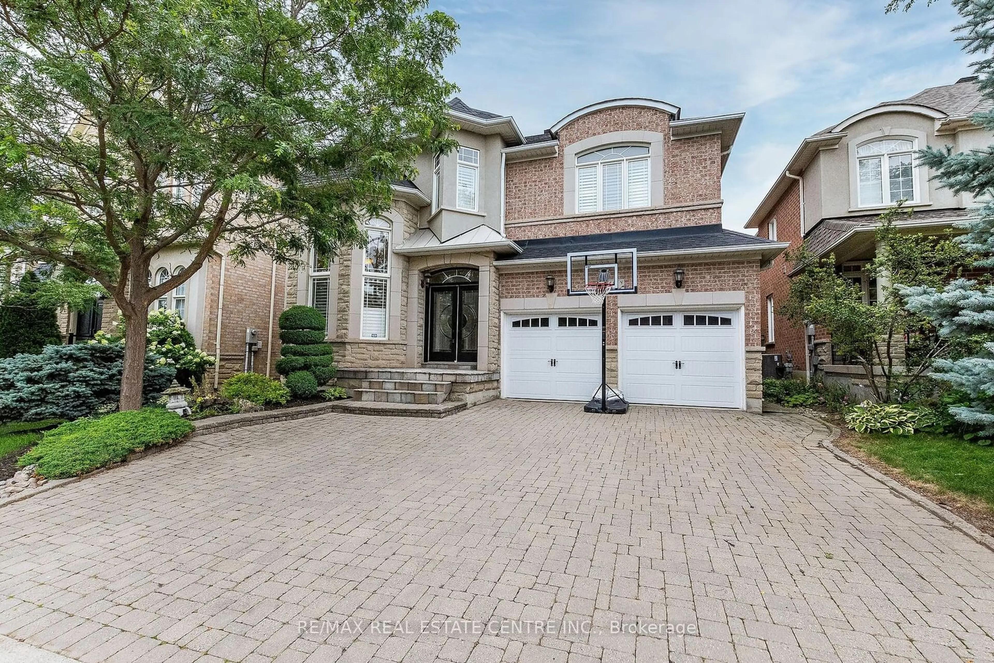 Home with brick exterior material for 18 Fogerty St, Brampton Ontario L6Y 5K2