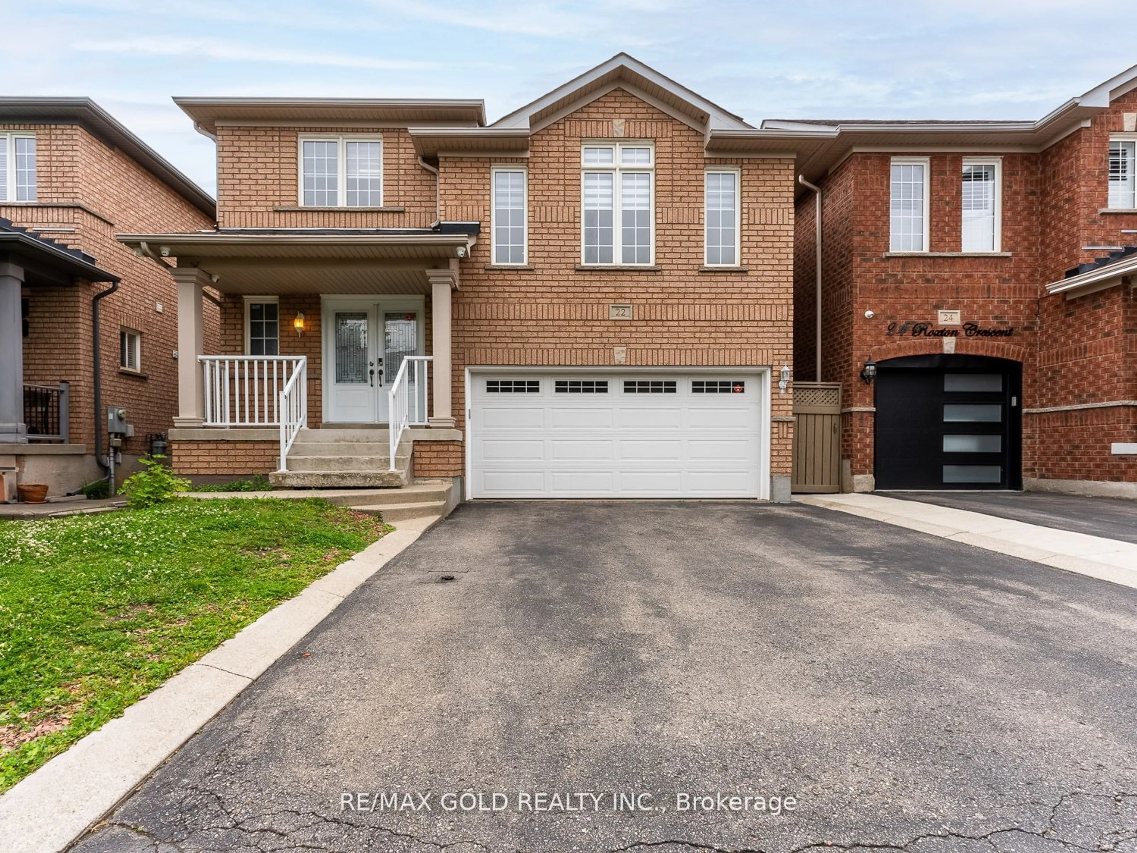 Frontside or backside of a home for 22 Roxton Cres, Brampton Ontario L7A 2E7