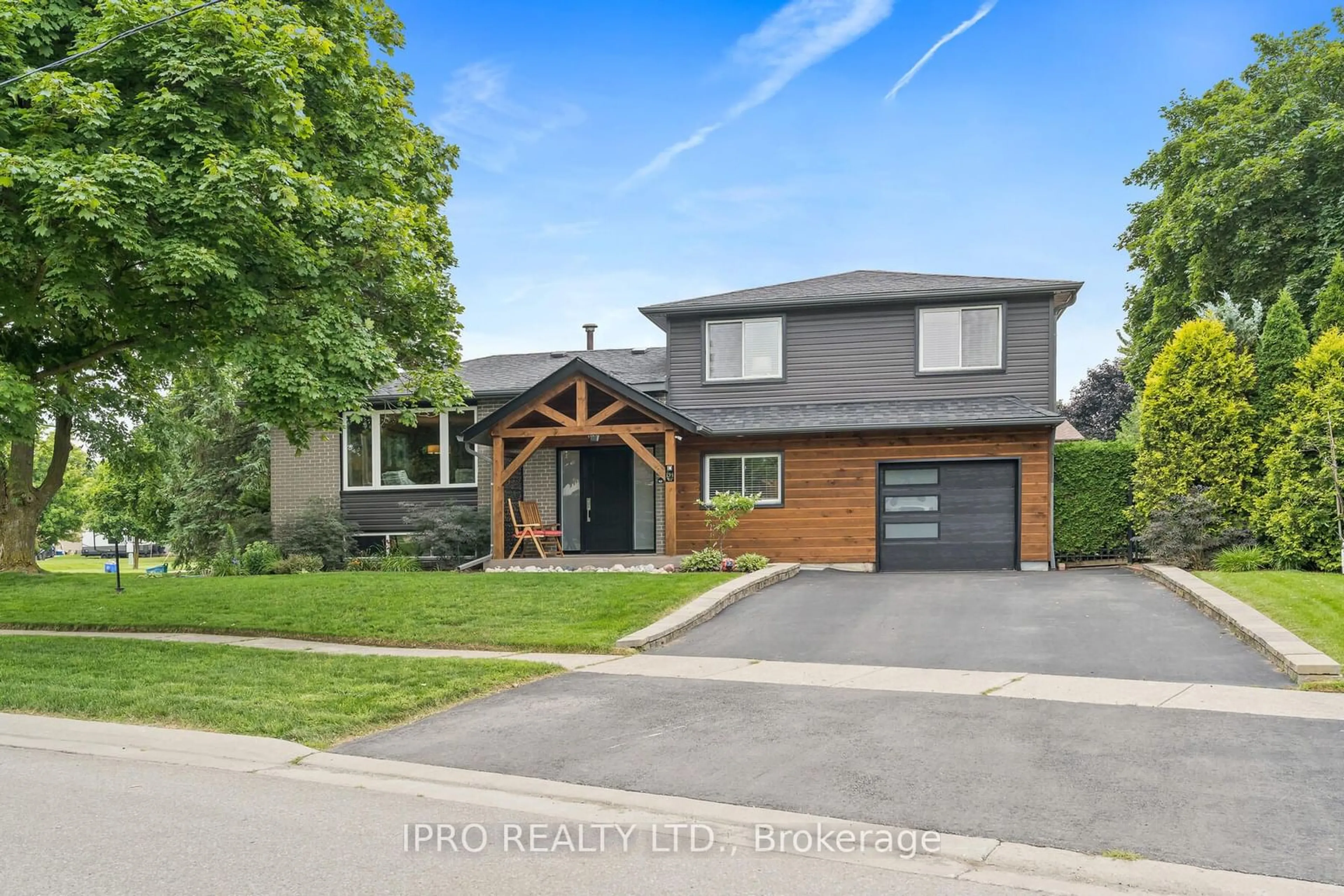 Frontside or backside of a home for 194 Rexway Dr, Halton Hills Ontario L7G 1S3