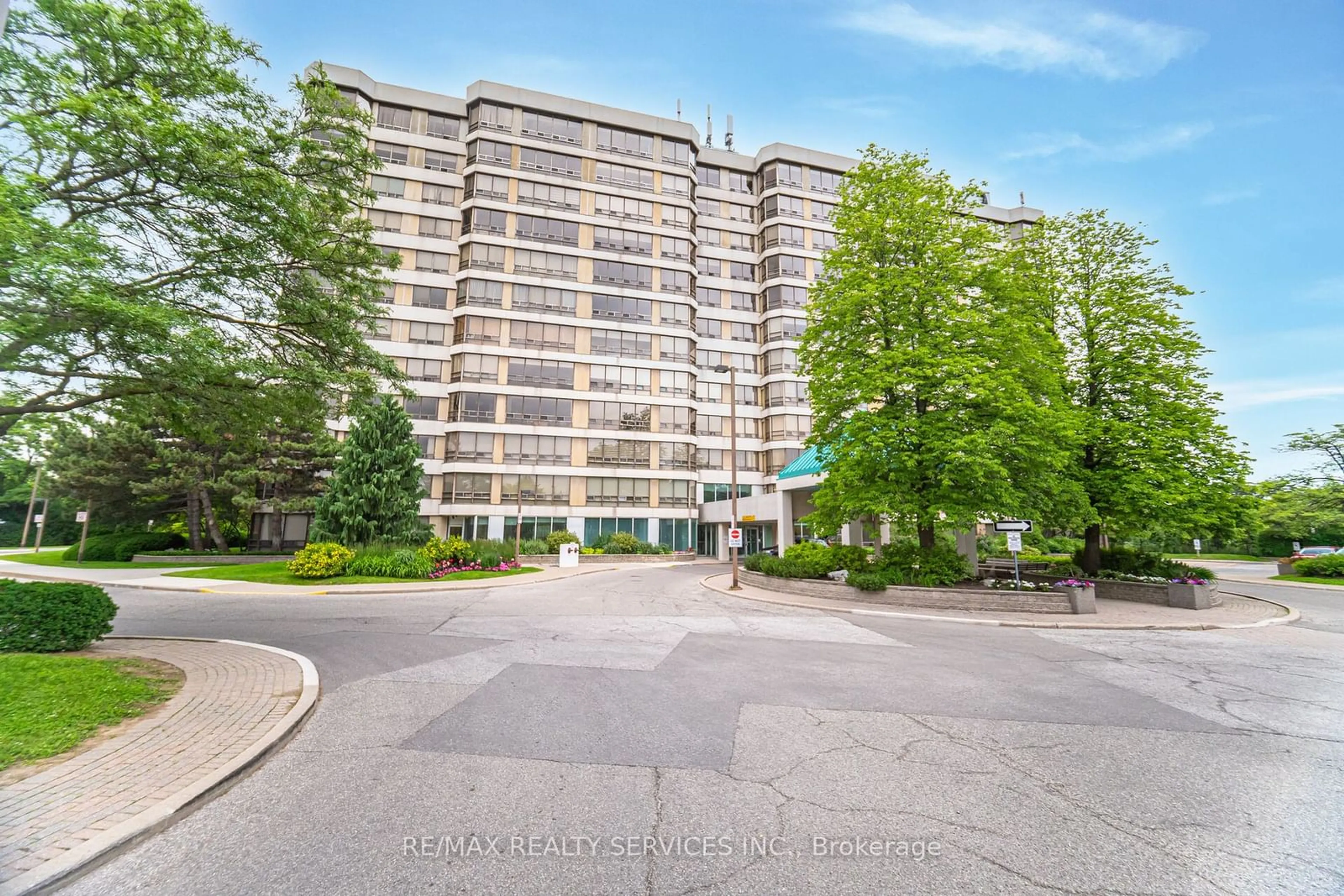 A pic from exterior of the house or condo for 310 Mill St #1206, Brampton Ontario L6Y 3B1