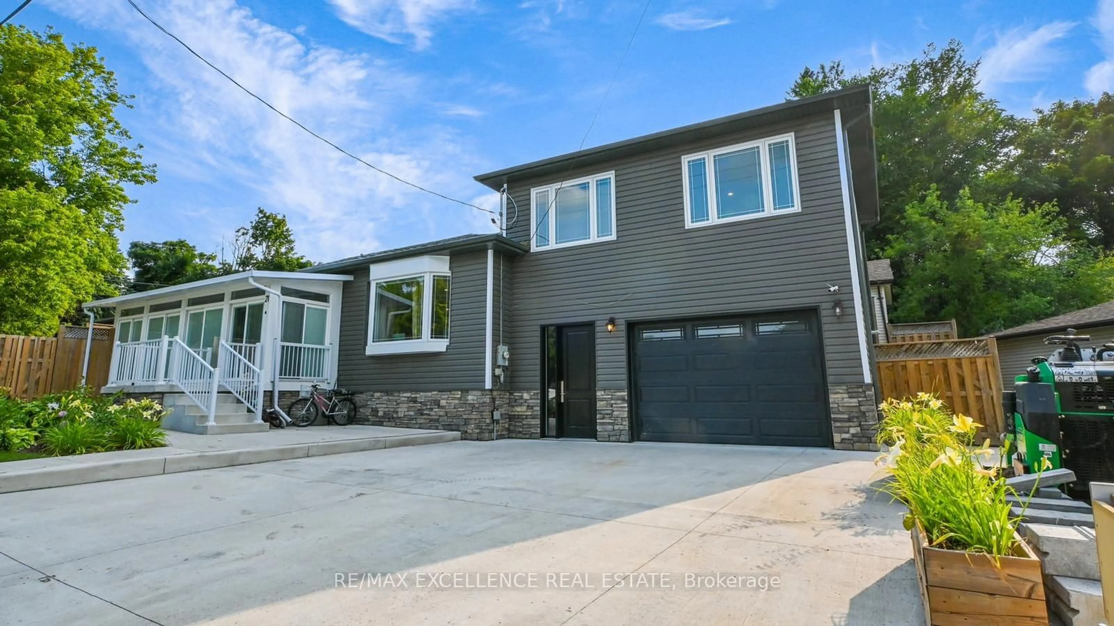 Frontside or backside of a home for 21 Elizabeth St, Halton Hills Ontario L7G 3K1