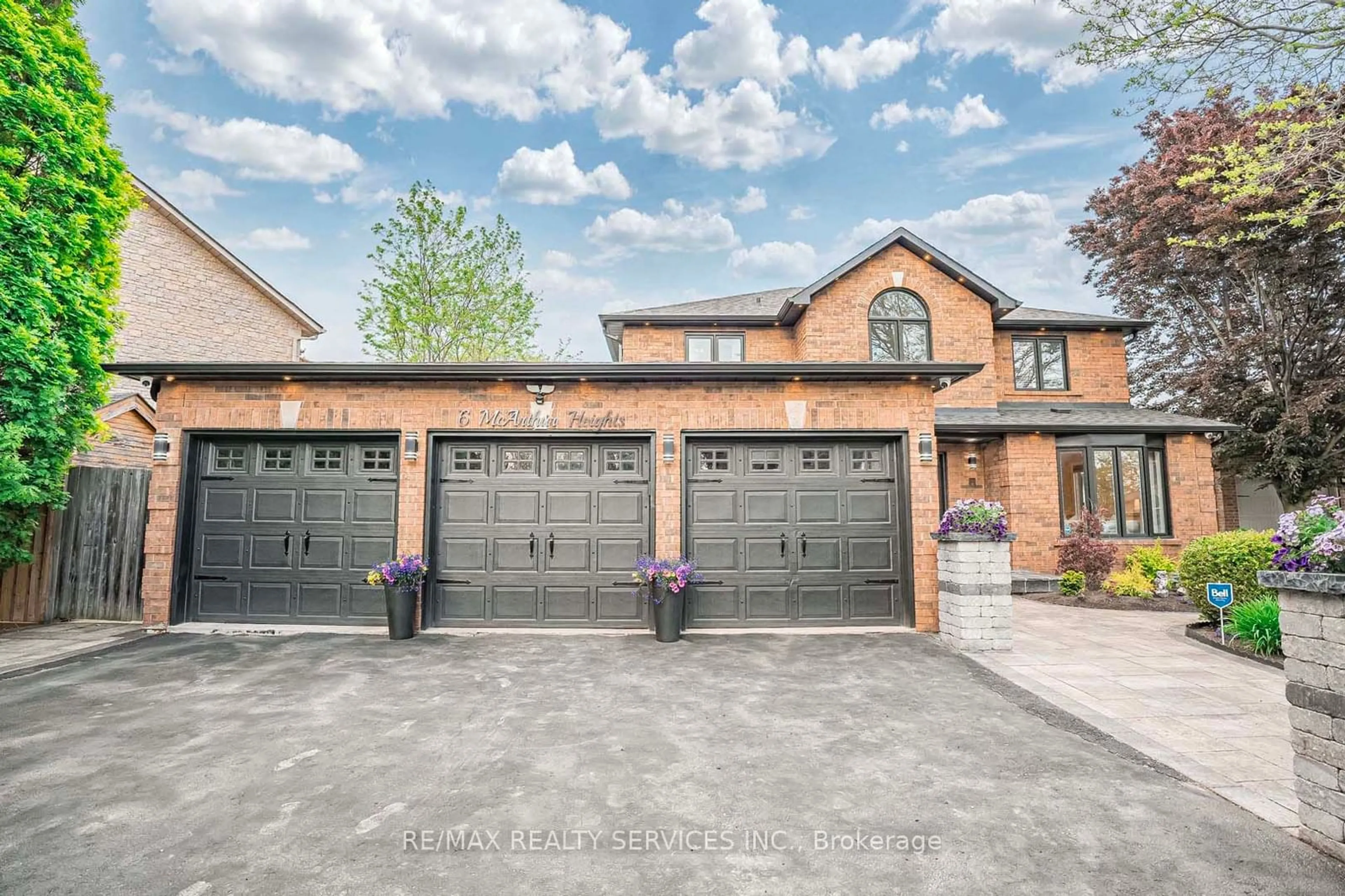 Home with brick exterior material for 6 McArthur Hts, Brampton Ontario L6Z 3N3