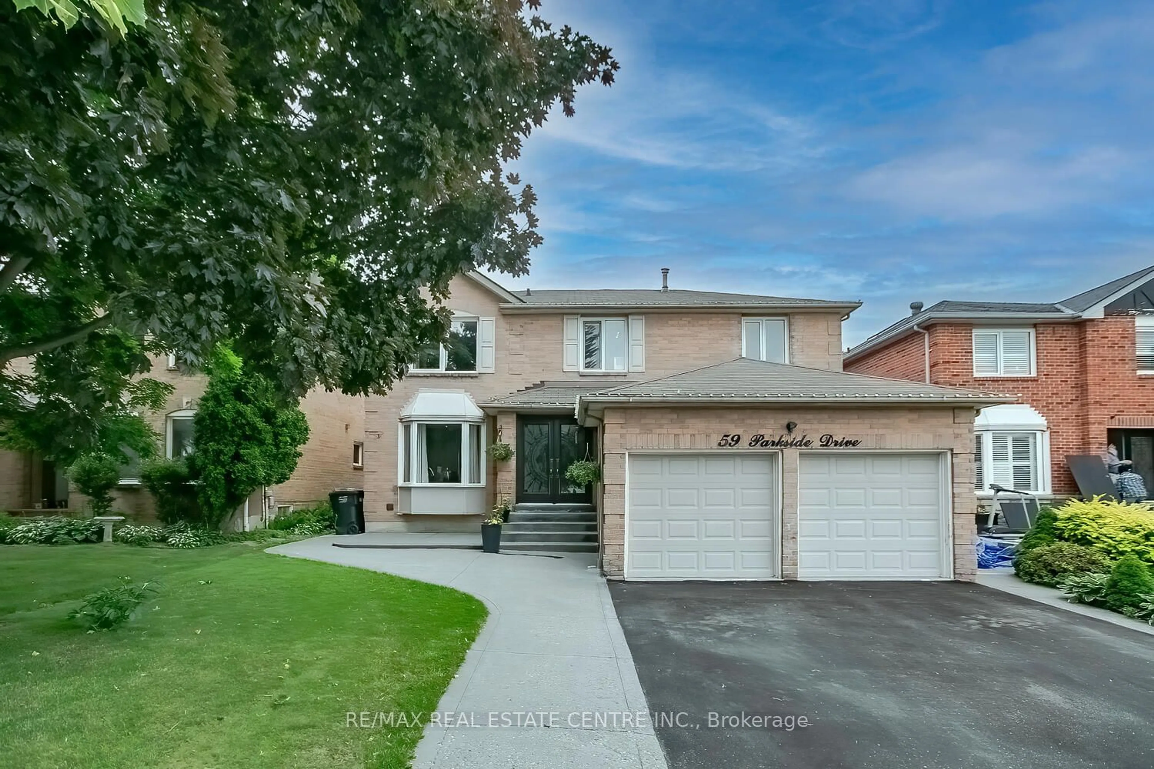 Frontside or backside of a home for 59 Parkside Dr, Brampton Ontario L6Y 3A1