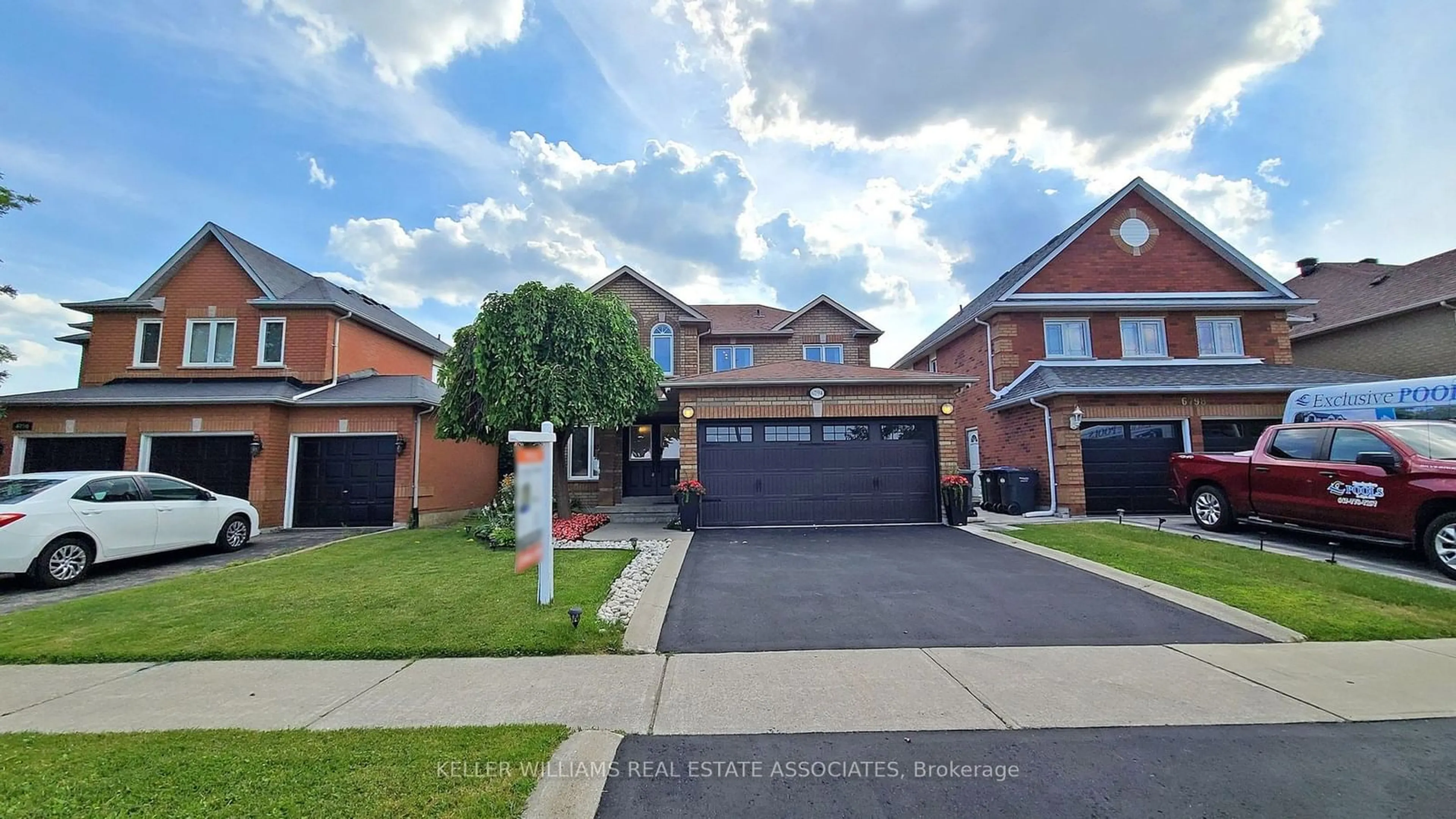 Frontside or backside of a home for 6794 Lisgar Dr, Mississauga Ontario L5N 6T1