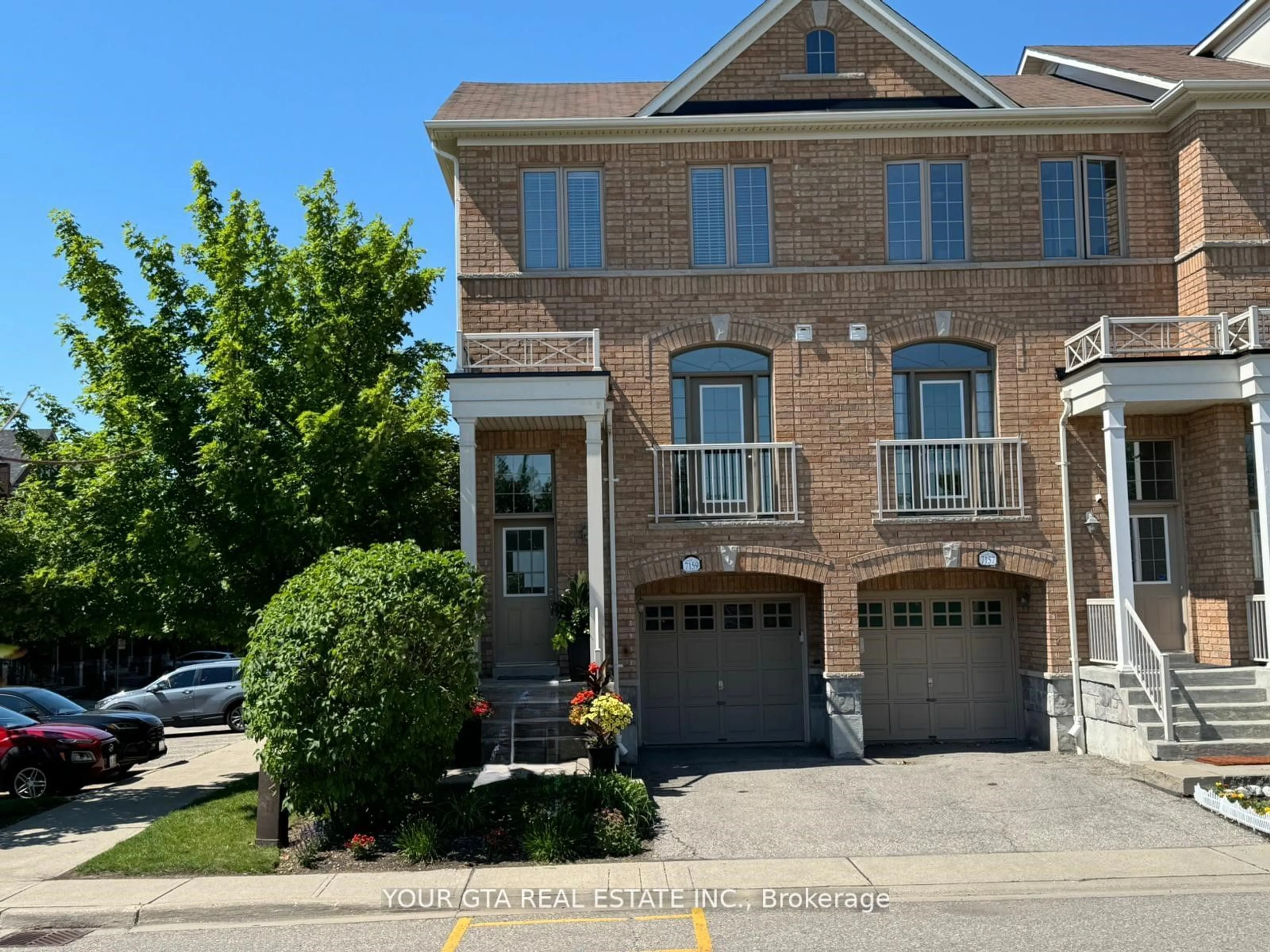 A pic from exterior of the house or condo for 7159 Triumph Lane, Mississauga Ontario L5N 0C5