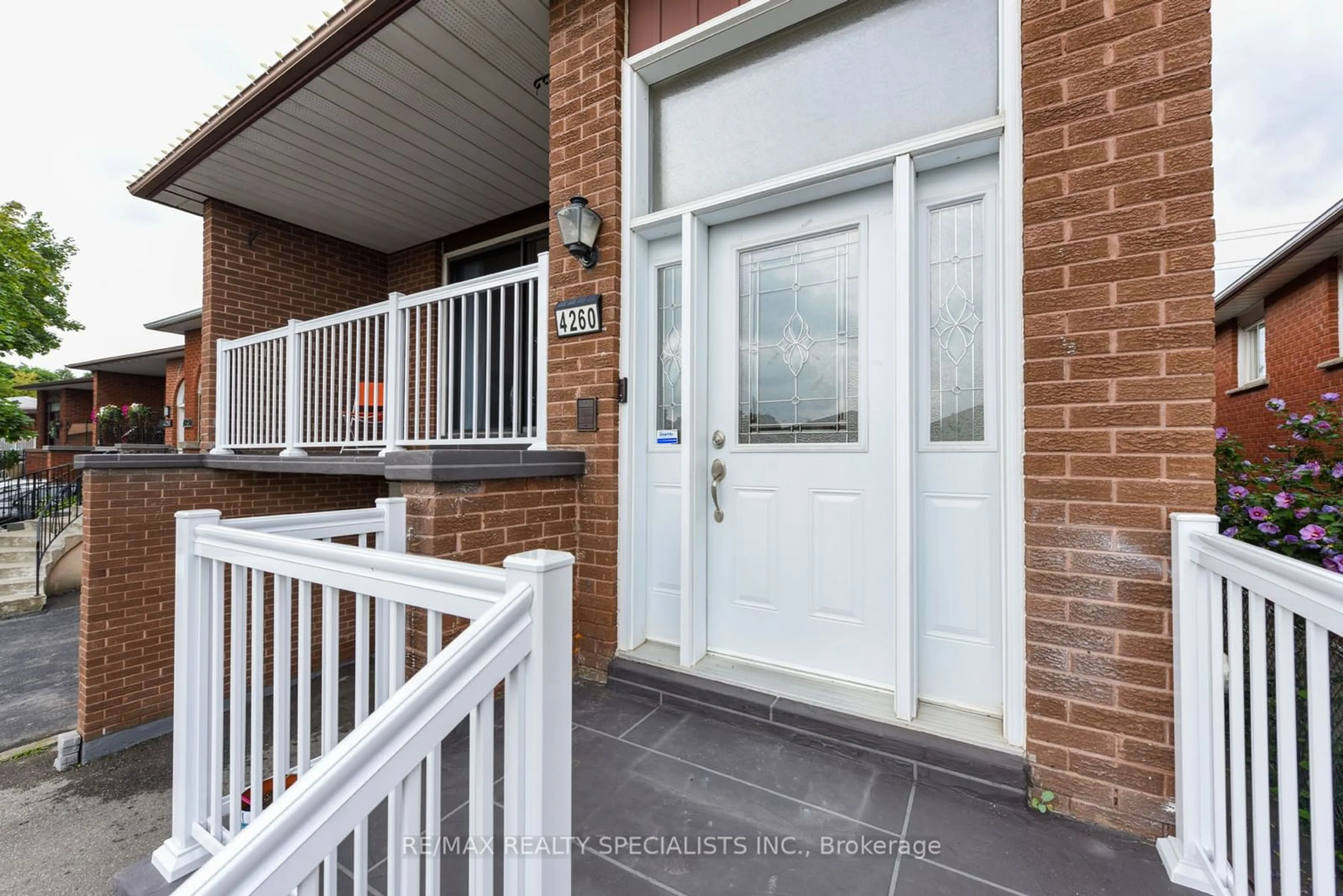 A pic from exterior of the house or condo for 4260 Poltava Cres, Mississauga Ontario L4W 3C2