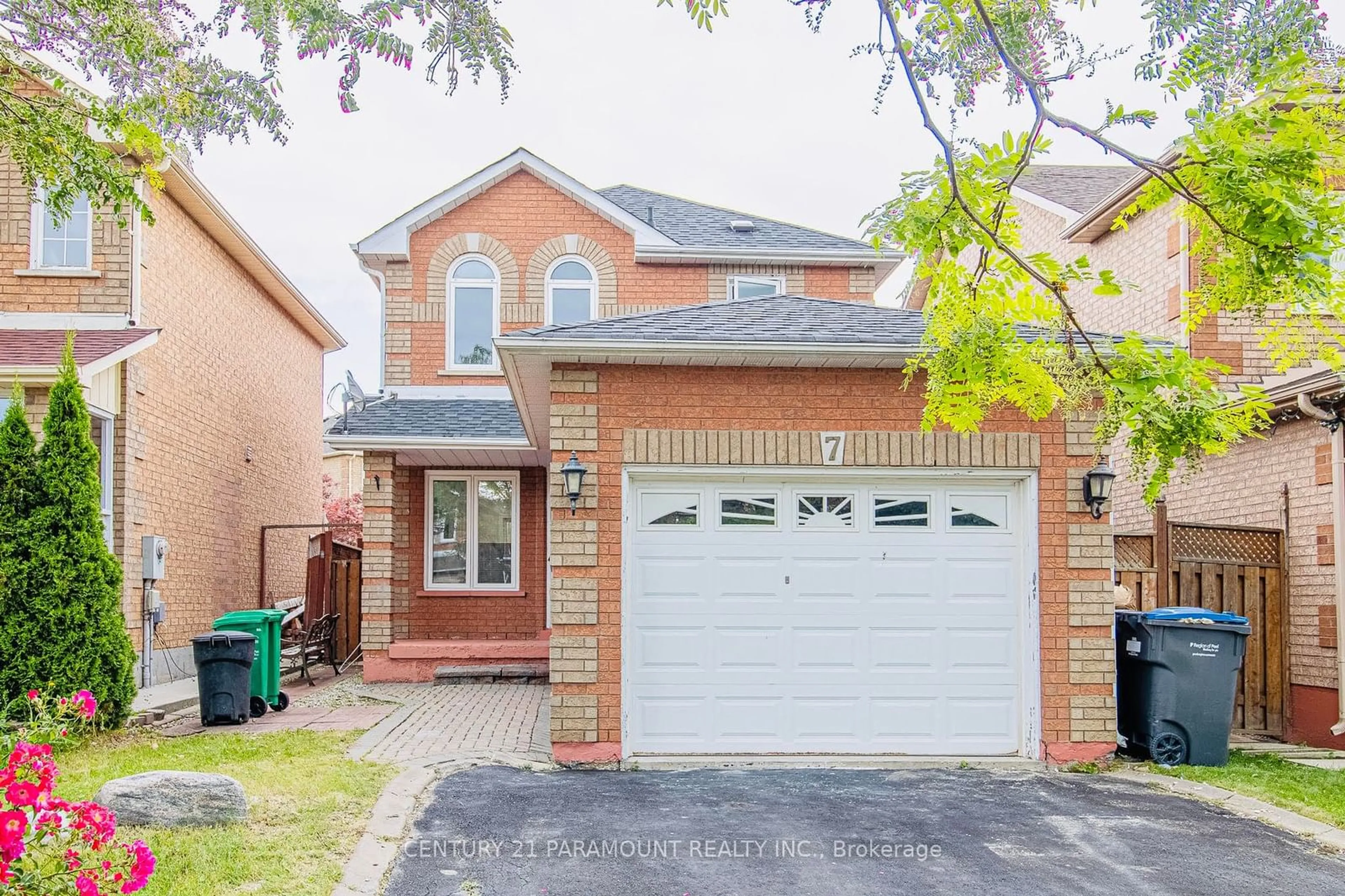 Home with brick exterior material for 7 Sunley Cres, Brampton Ontario L6Y 5B7