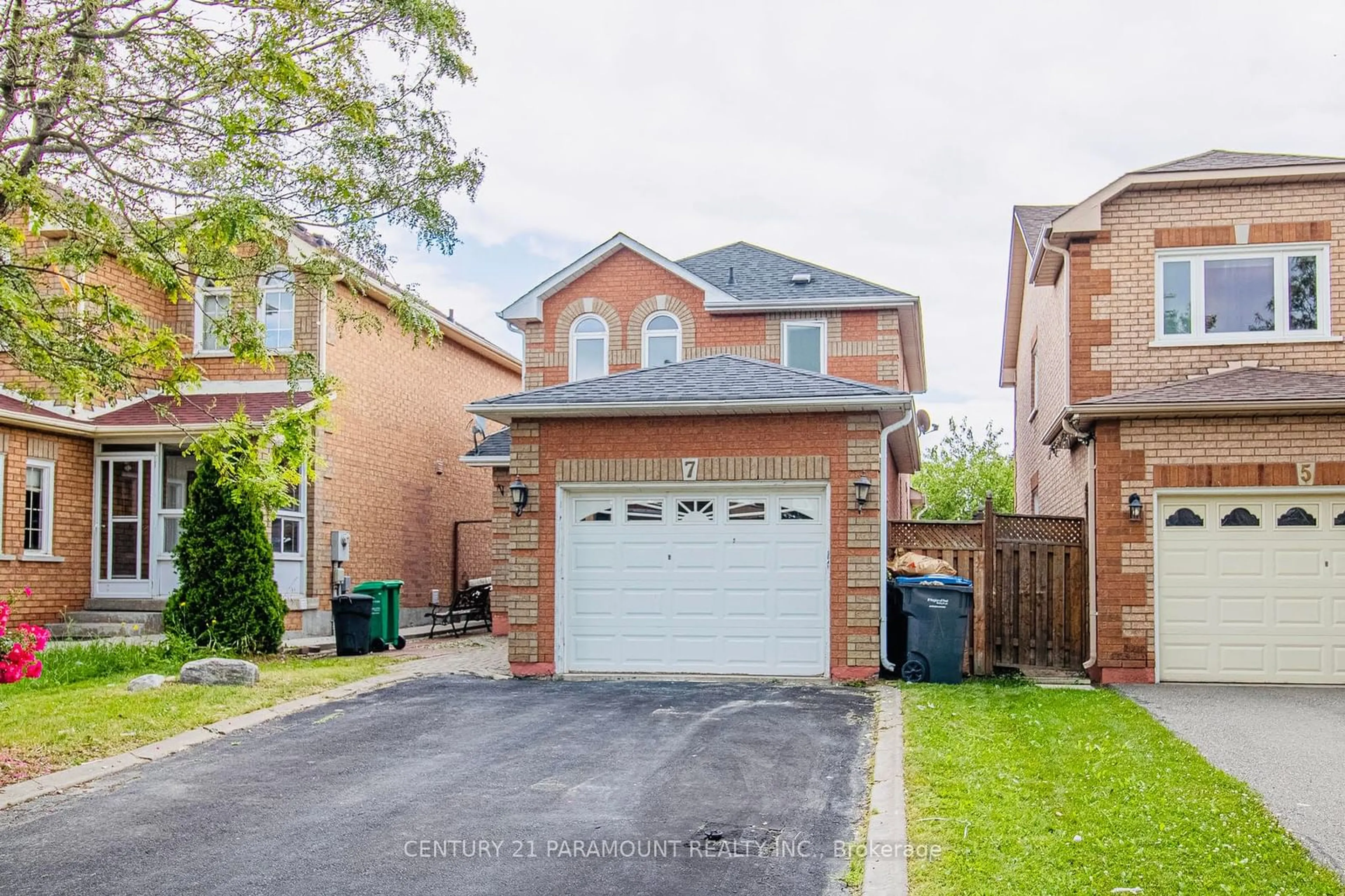 Frontside or backside of a home for 7 Sunley Cres, Brampton Ontario L6Y 5B7