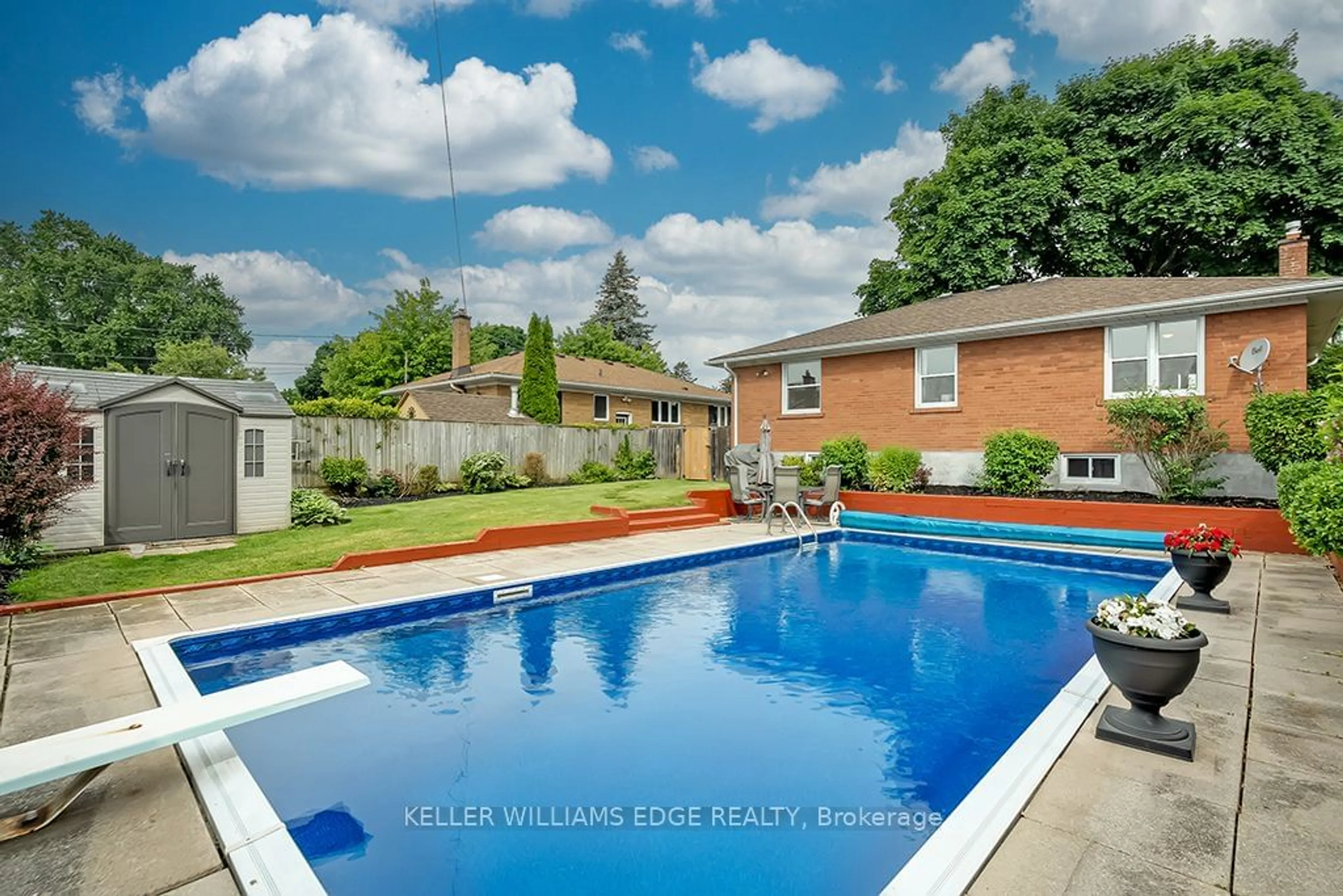 Indoor or outdoor pool for 2334 Prospect St, Burlington Ontario L7R 2A6