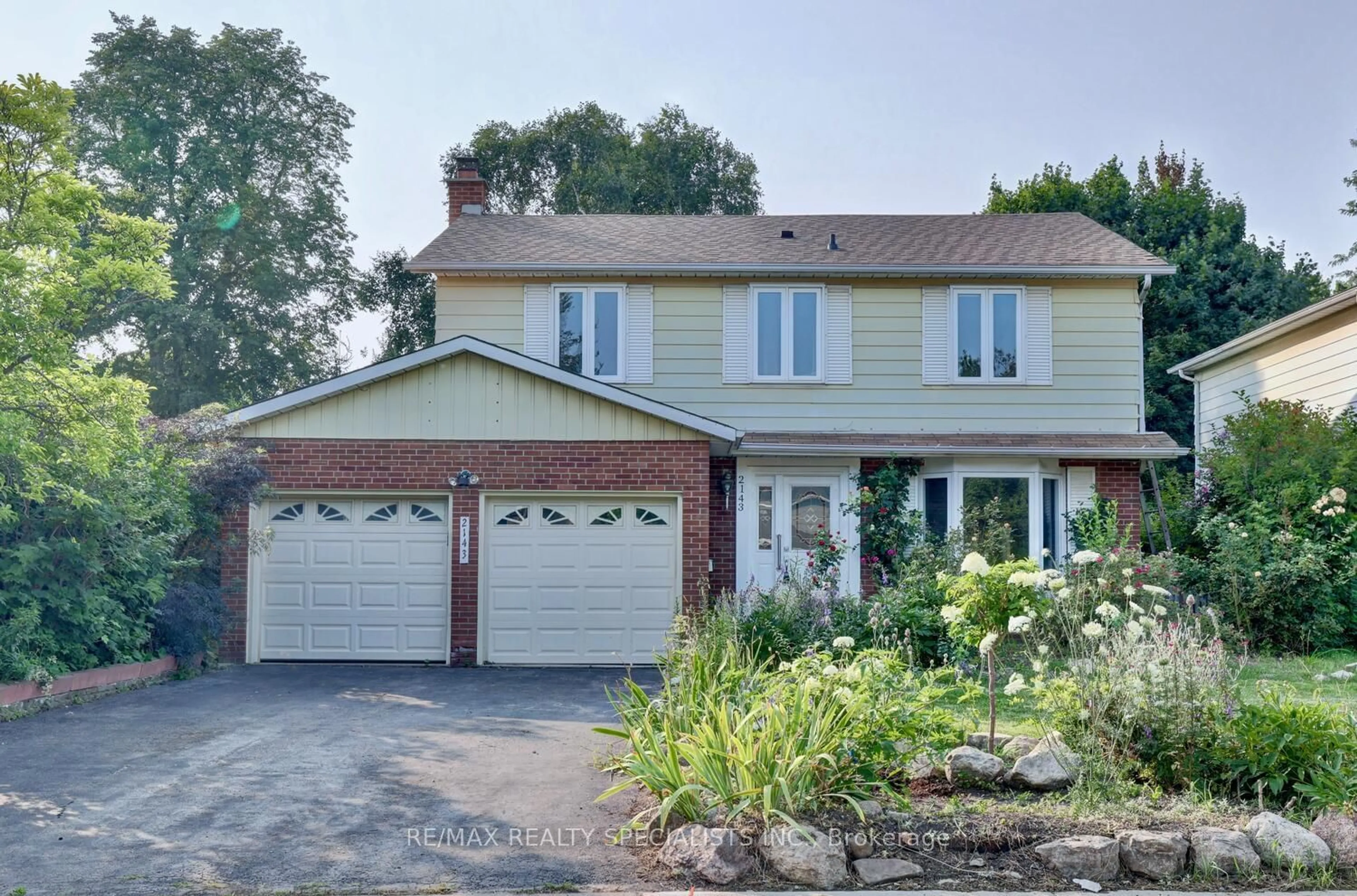 Frontside or backside of a home for 2143 Perran Dr, Mississauga Ontario L5K 1L9