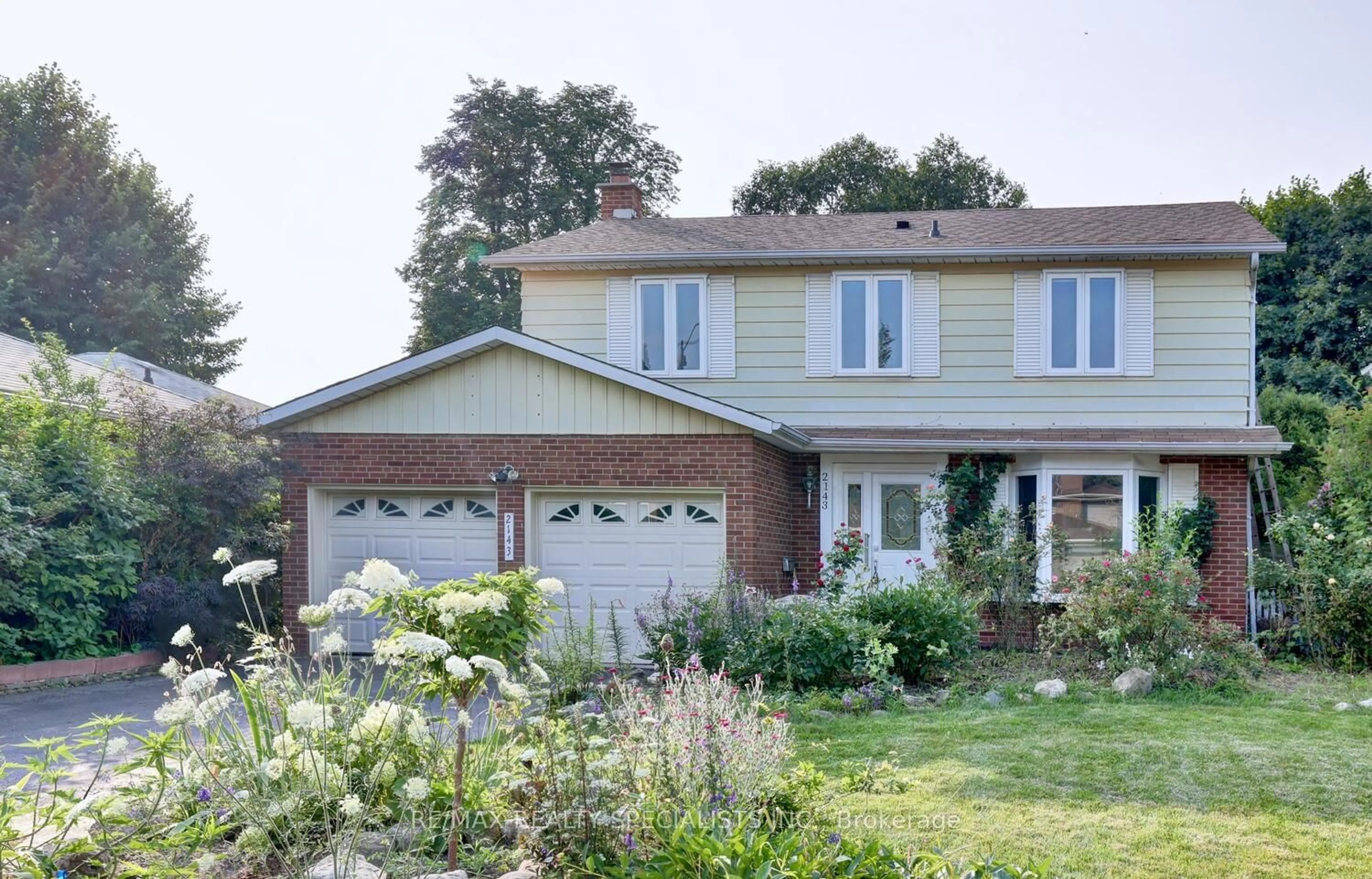 Home with brick exterior material for 2143 Perran Dr, Mississauga Ontario L5K 1L9