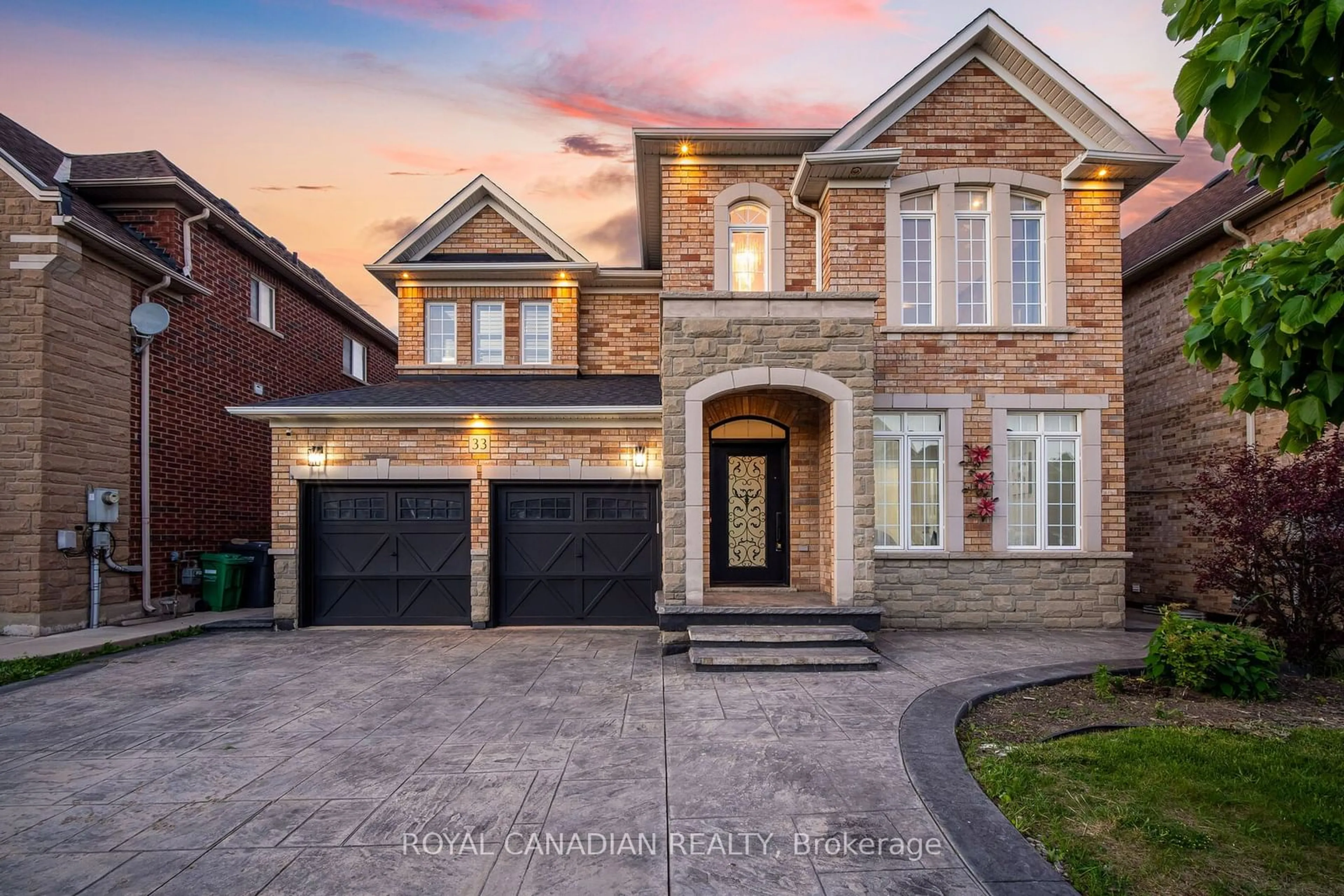 Home with brick exterior material for 33 Rubysilver Dr, Brampton Ontario L6P 1R1