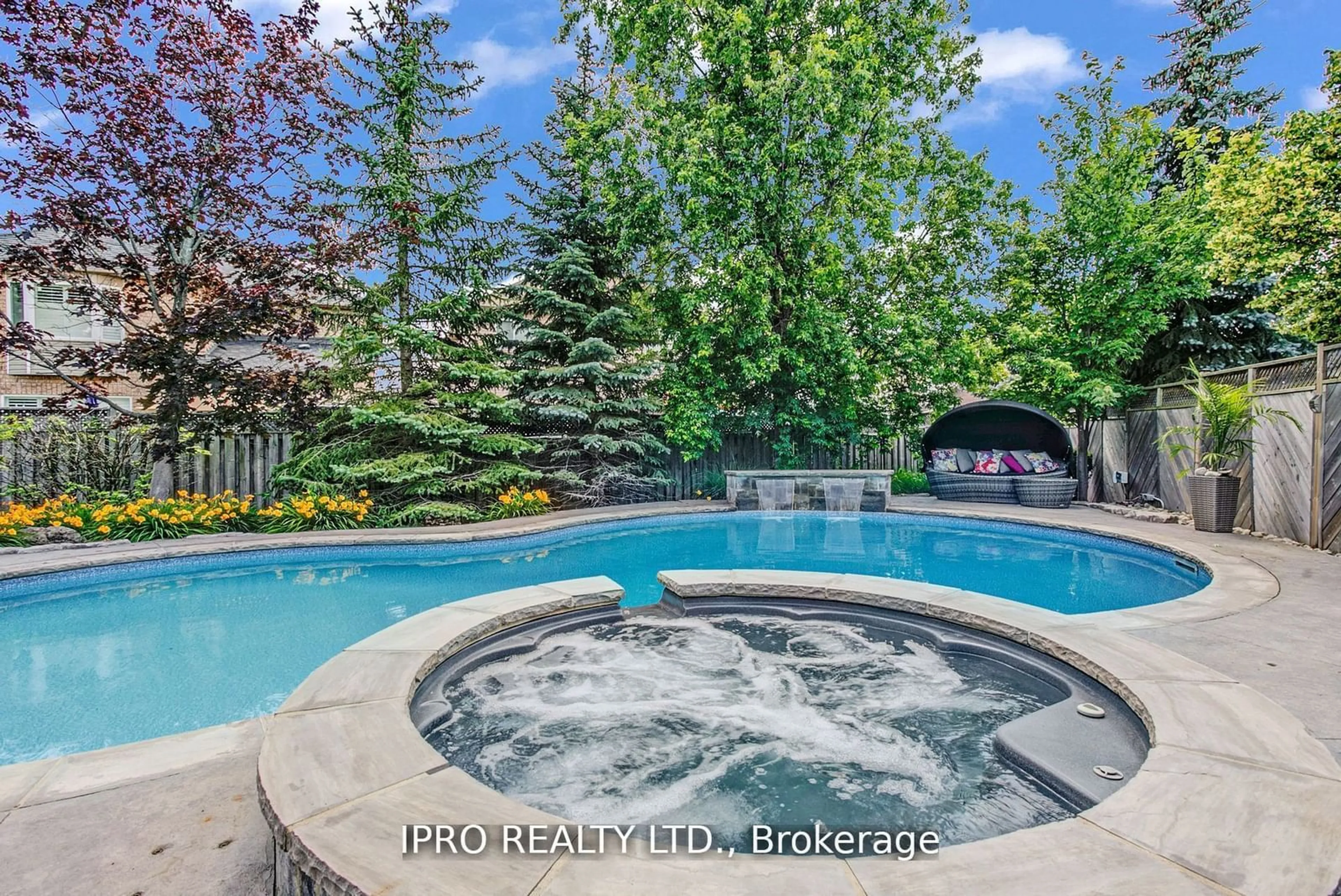 Indoor or outdoor pool for 69 Baybrook Rd, Brampton Ontario L7A 1L4