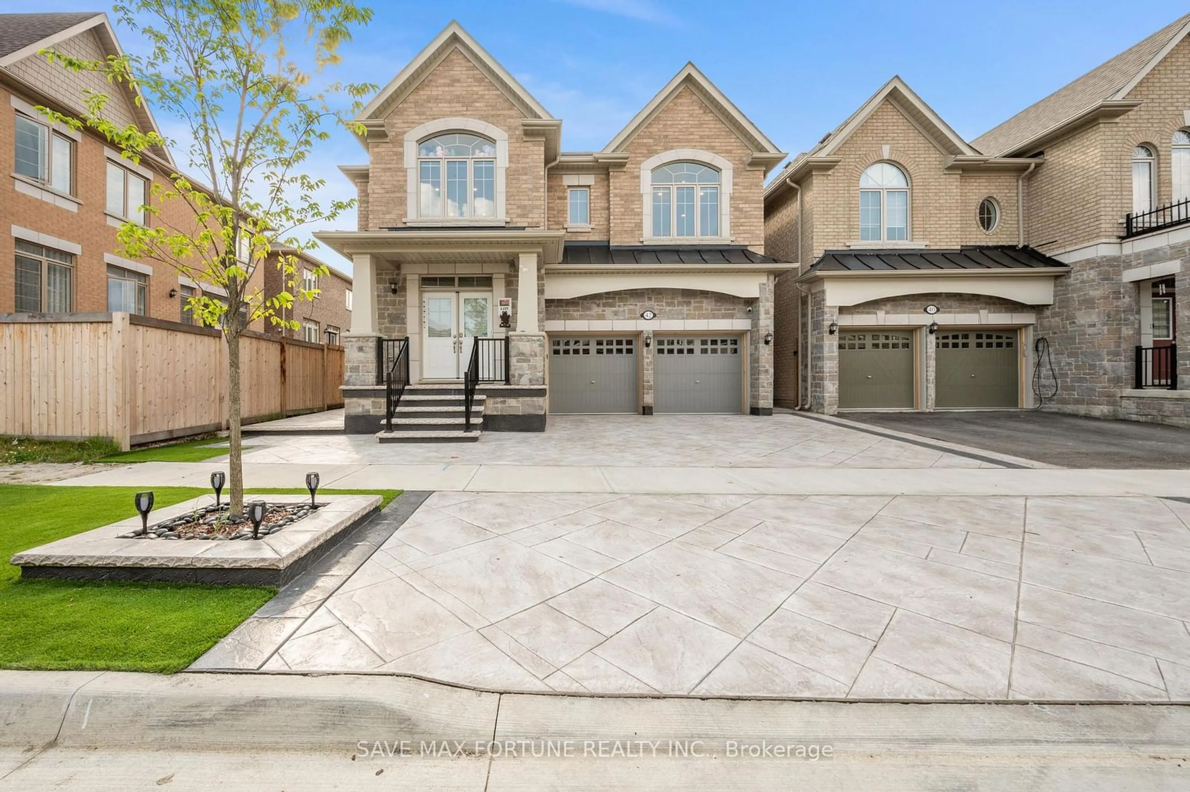 Frontside or backside of a home for 42 Kambalda Rd, Brampton Ontario L7A 5J3