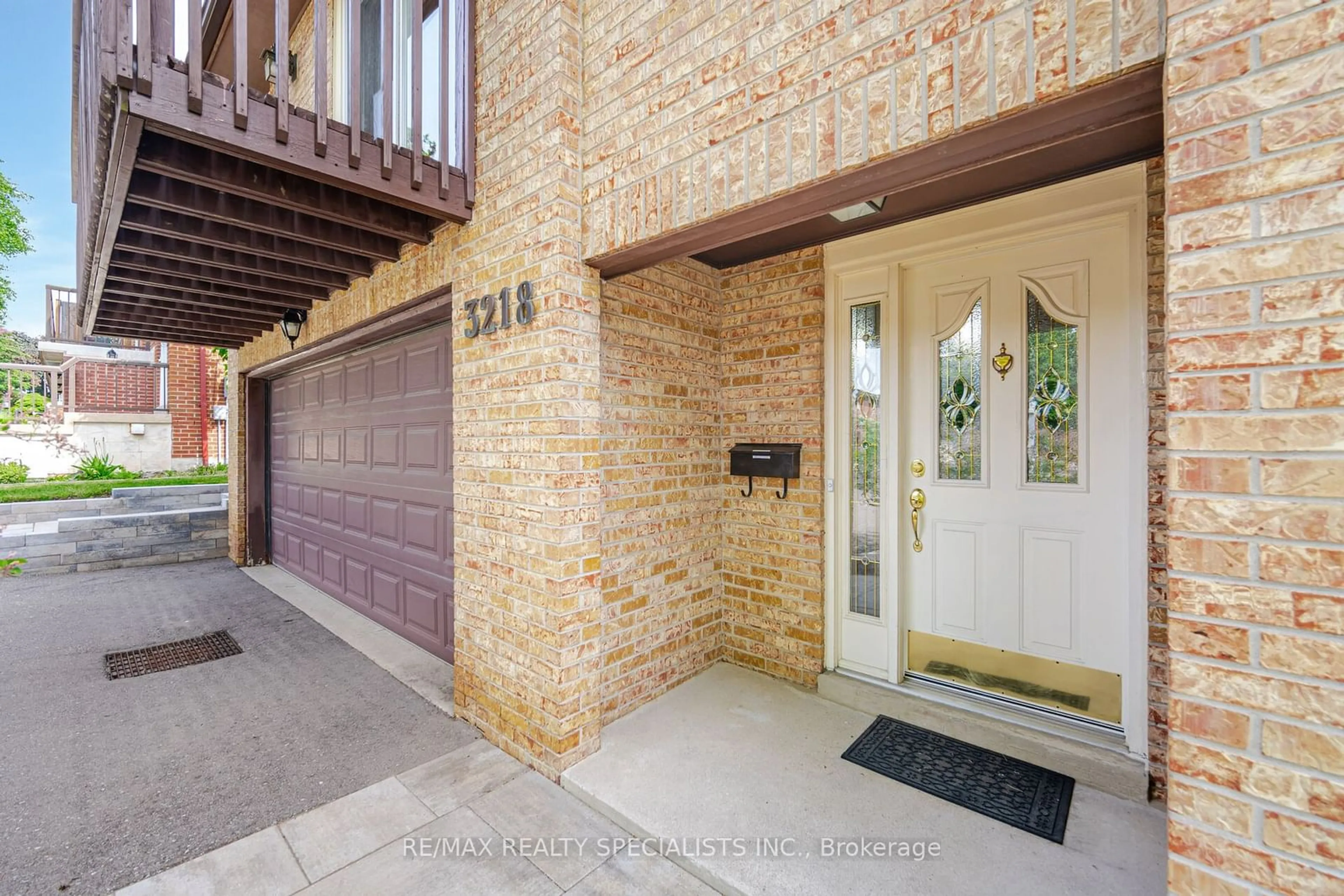 Indoor entryway for 3218 McCarthy Crt, Mississauga Ontario L4V 3Z6