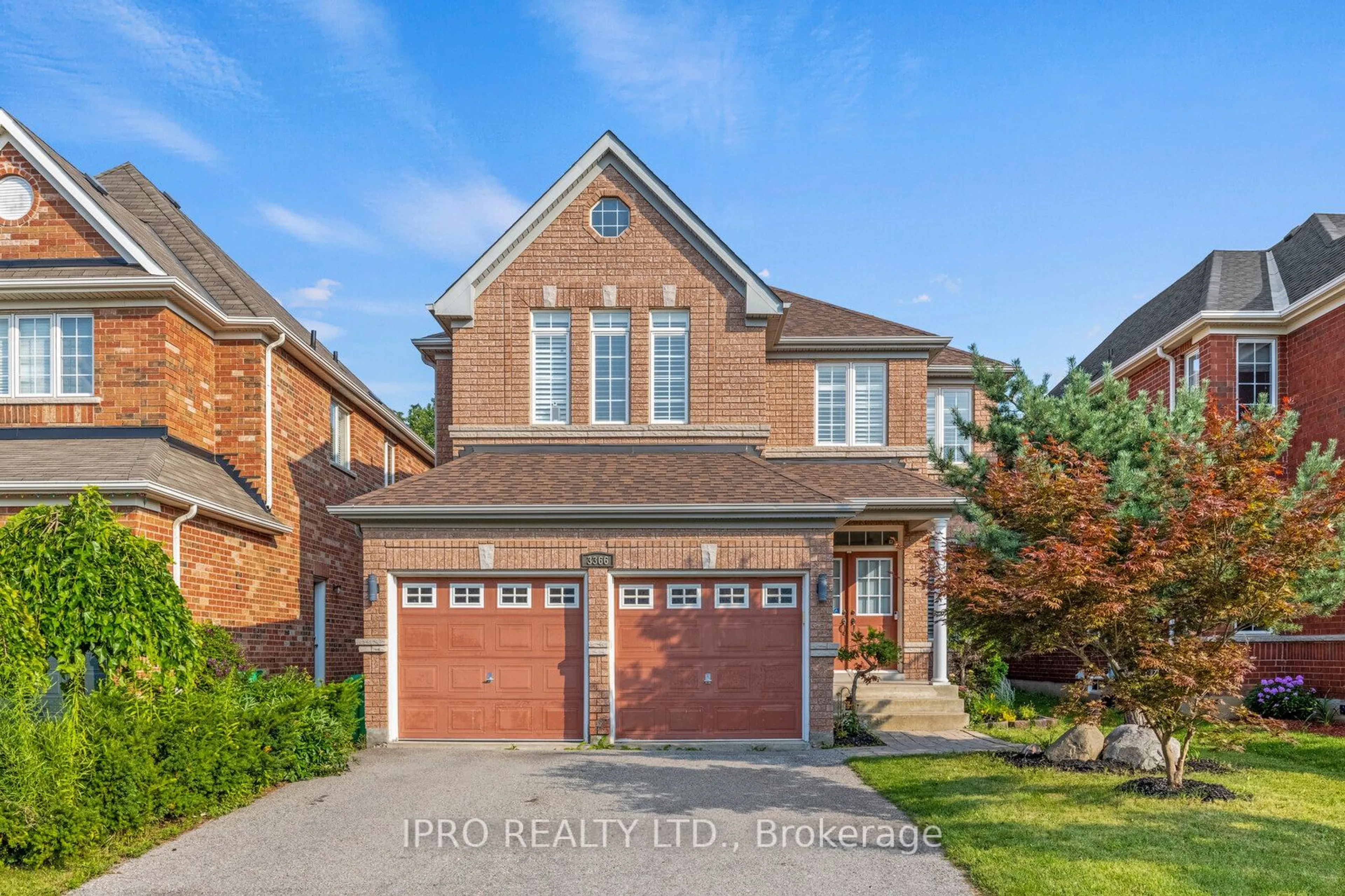 Home with brick exterior material for 3366 Erin Centre Blvd, Mississauga Ontario L5M 8C3