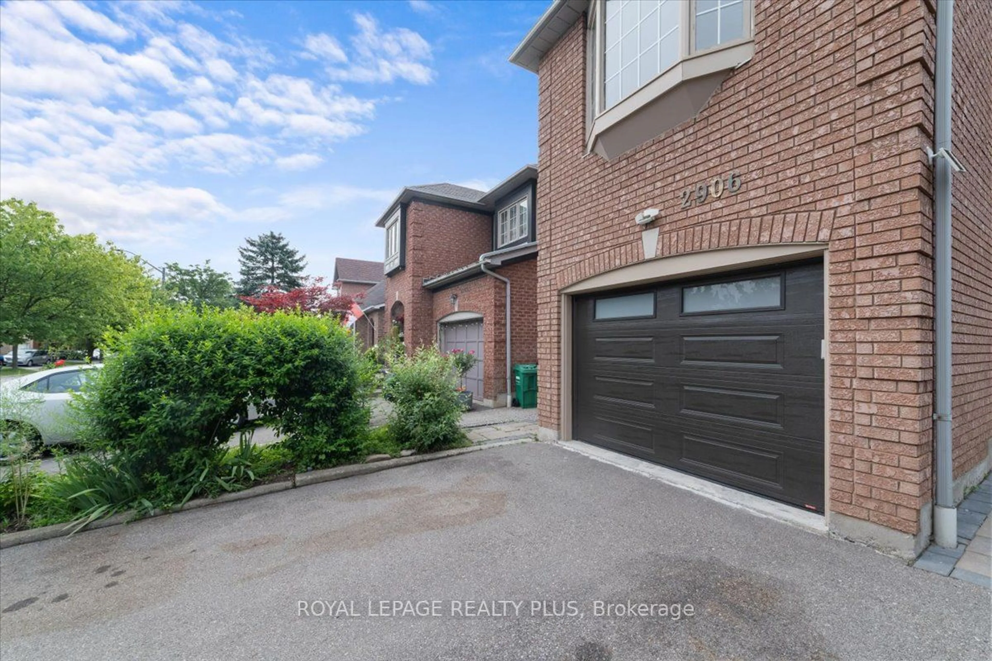 A pic from exterior of the house or condo for 2906 Gulfstream Way, Mississauga Ontario L5N 6K3
