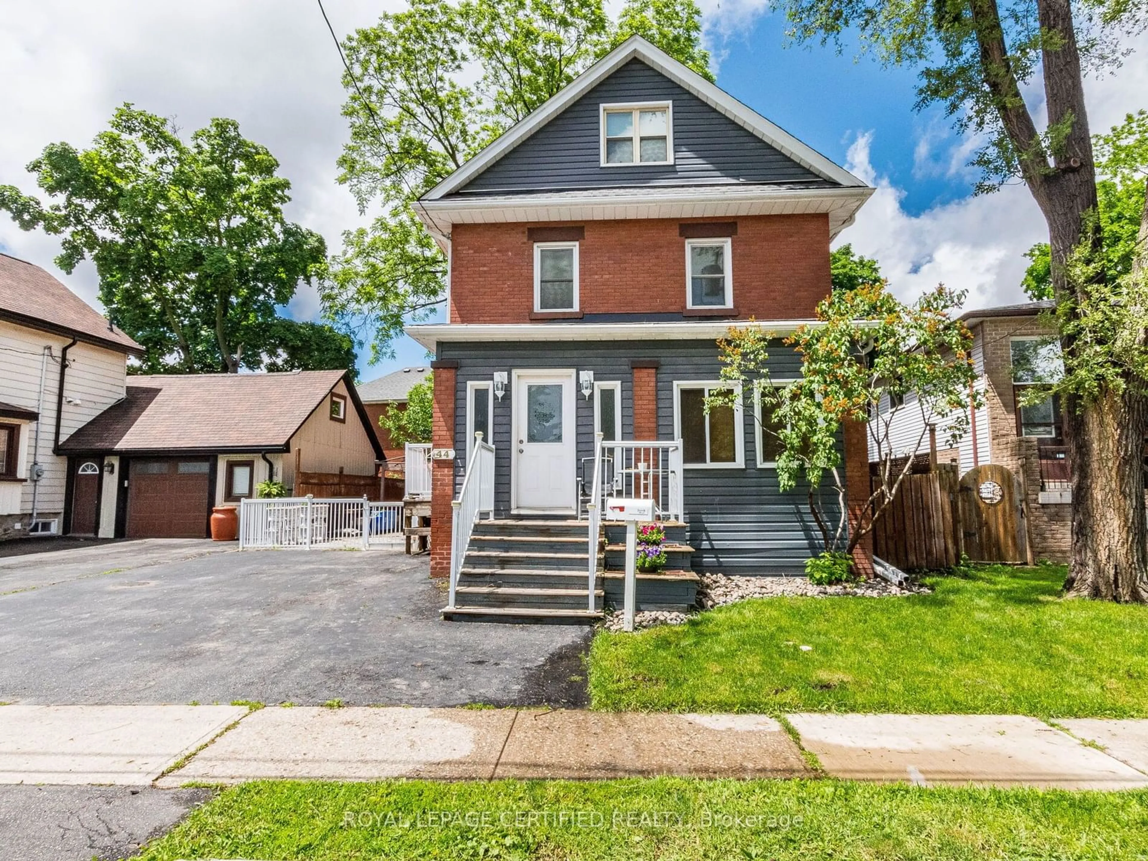 Frontside or backside of a home for 44 Joseph St, Brampton Ontario L6X 1H6