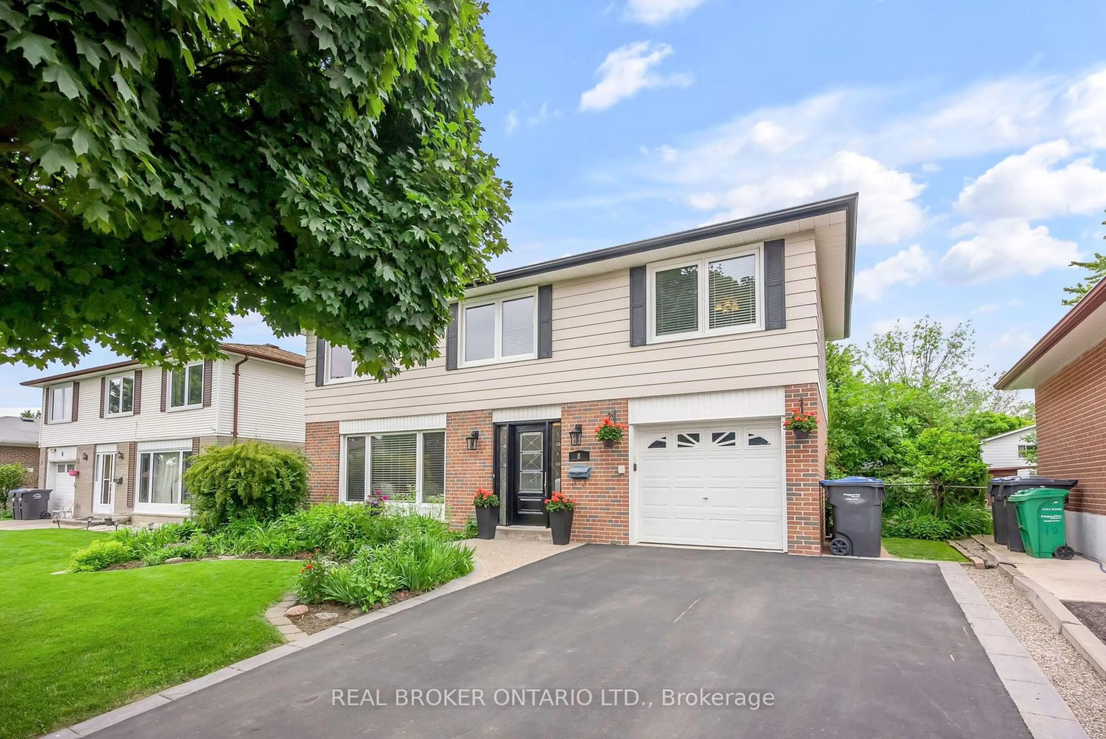 Frontside or backside of a home for 8 Terra Cotta Cres, Brampton Ontario L6W 1C1