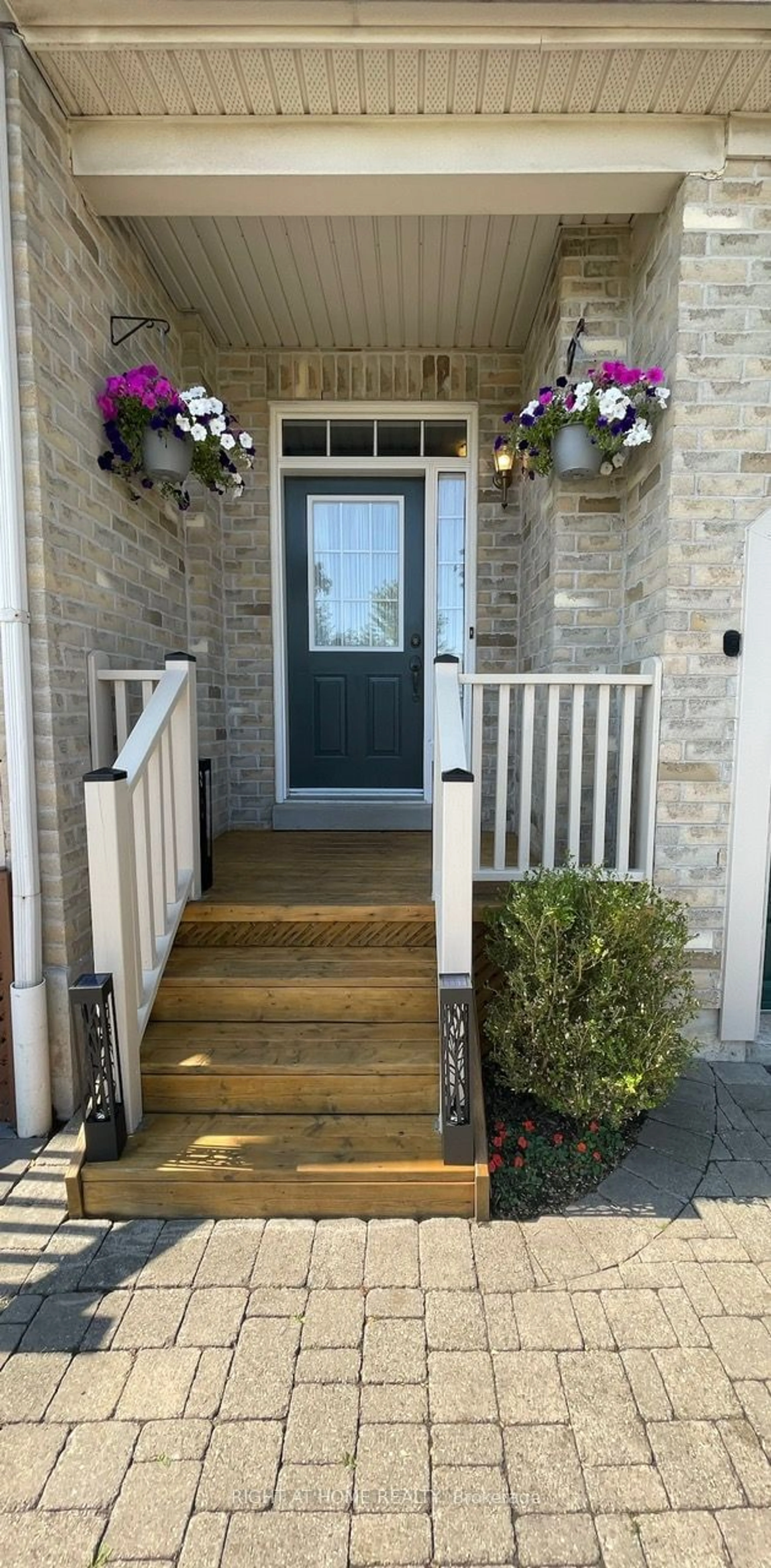 Indoor entryway for 7248 Bellshire Gate #63, Mississauga Ontario L5N 8E4