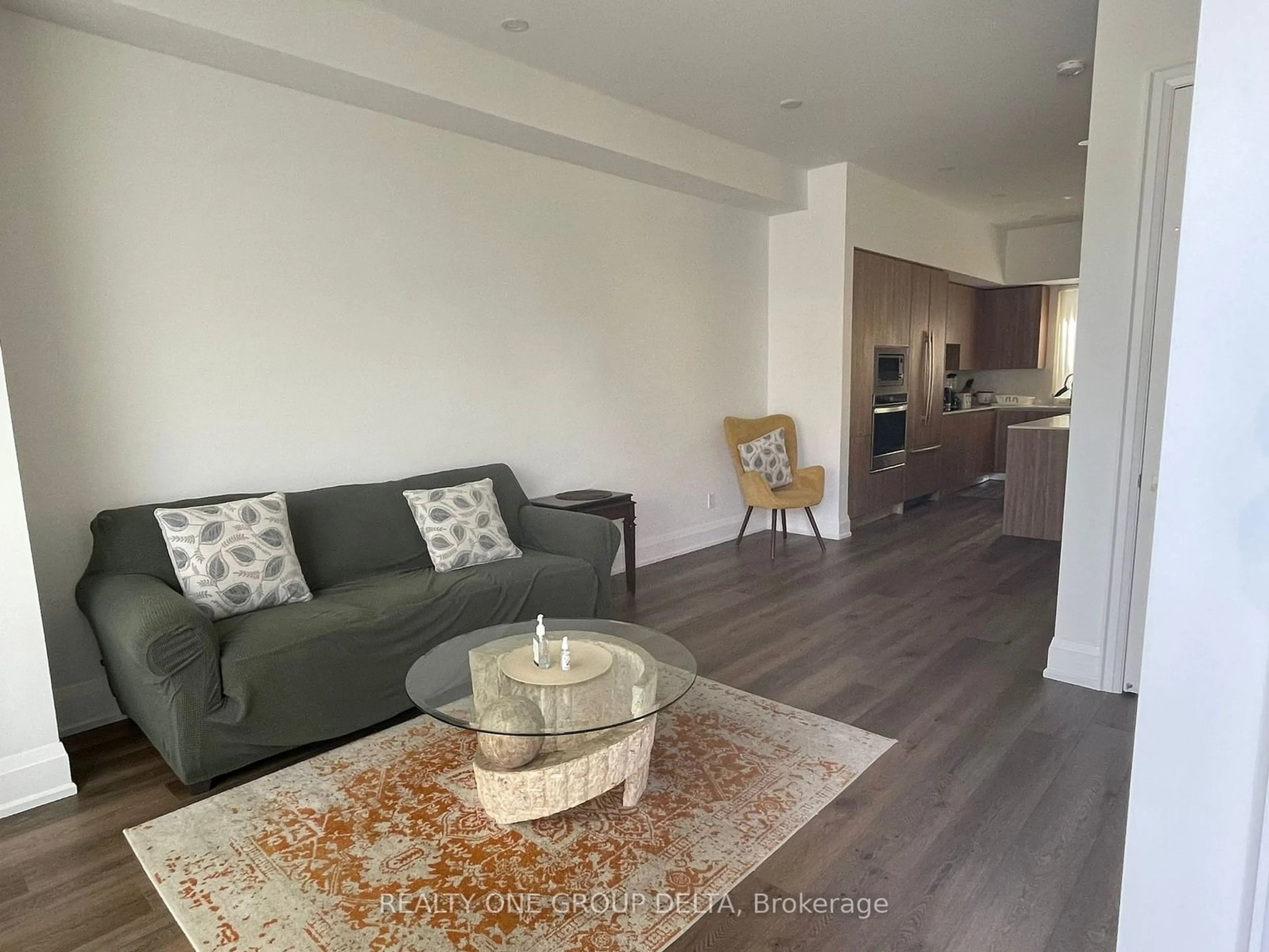 Living room for 135 High St, Mississauga Ontario L5H 1K4