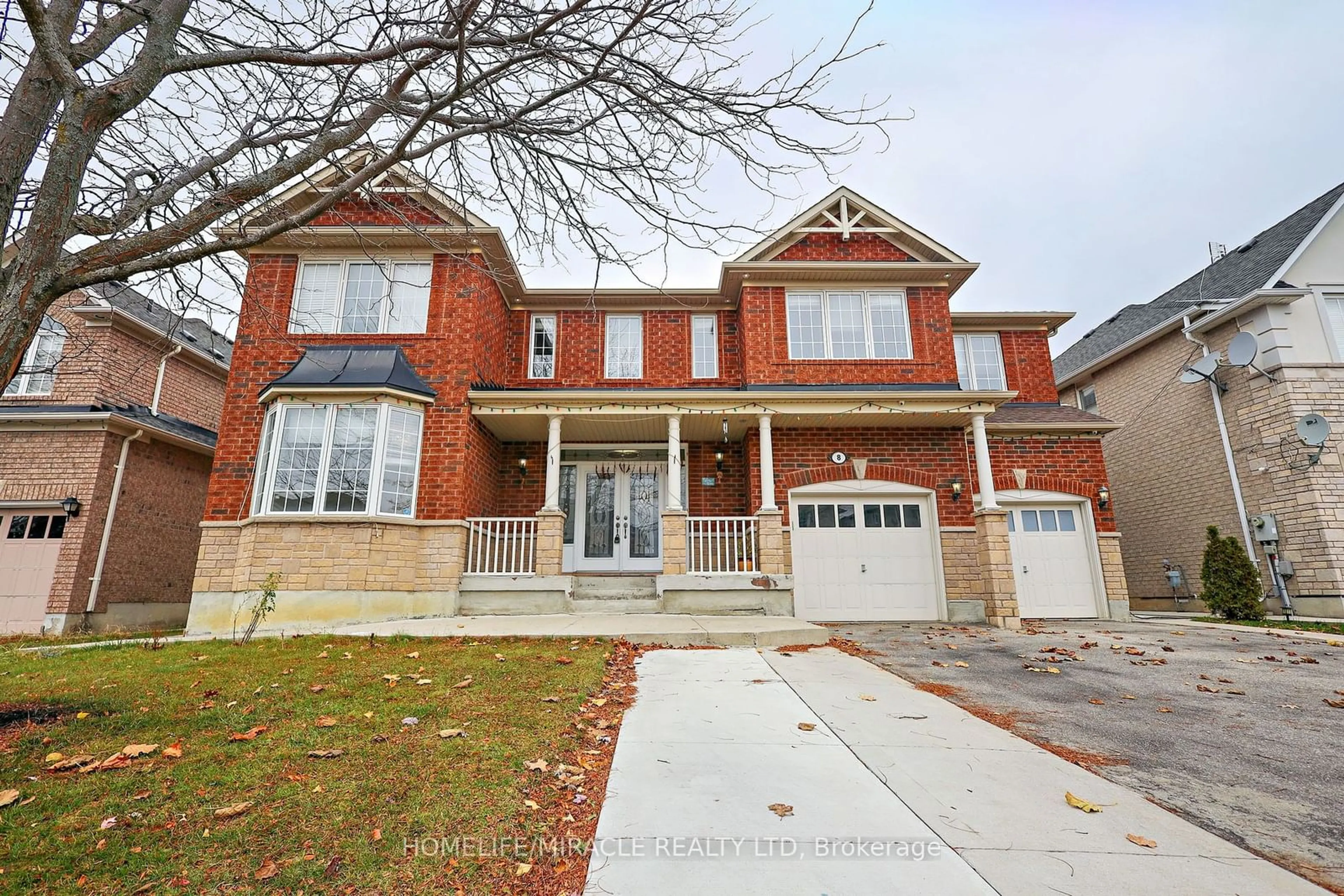 A pic from exterior of the house or condo for 8 Nelly Crt, Brampton Ontario L6P 2G5