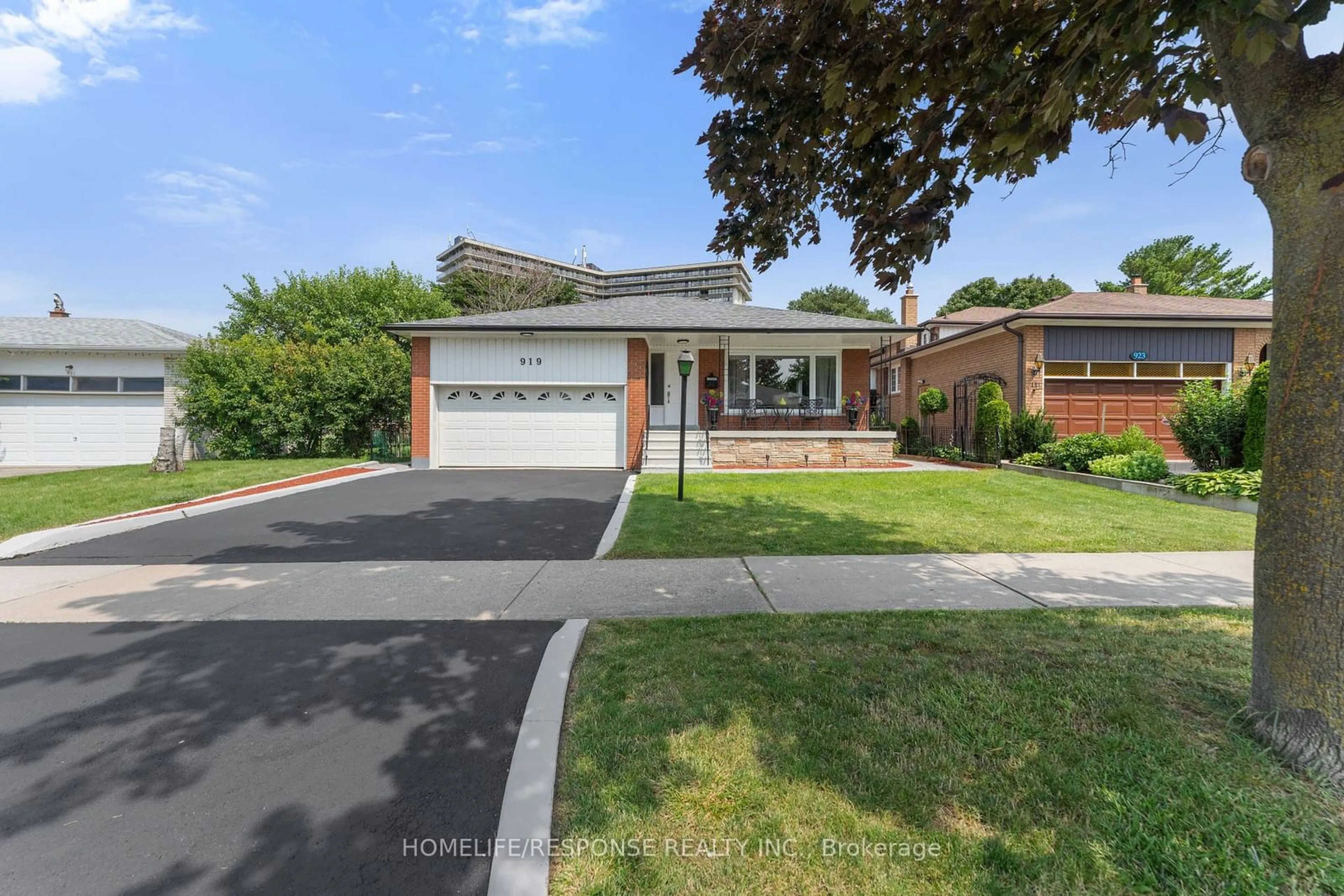 Frontside or backside of a home for 919 STREAMWAY Cres, Mississauga Ontario L4Y 2P3