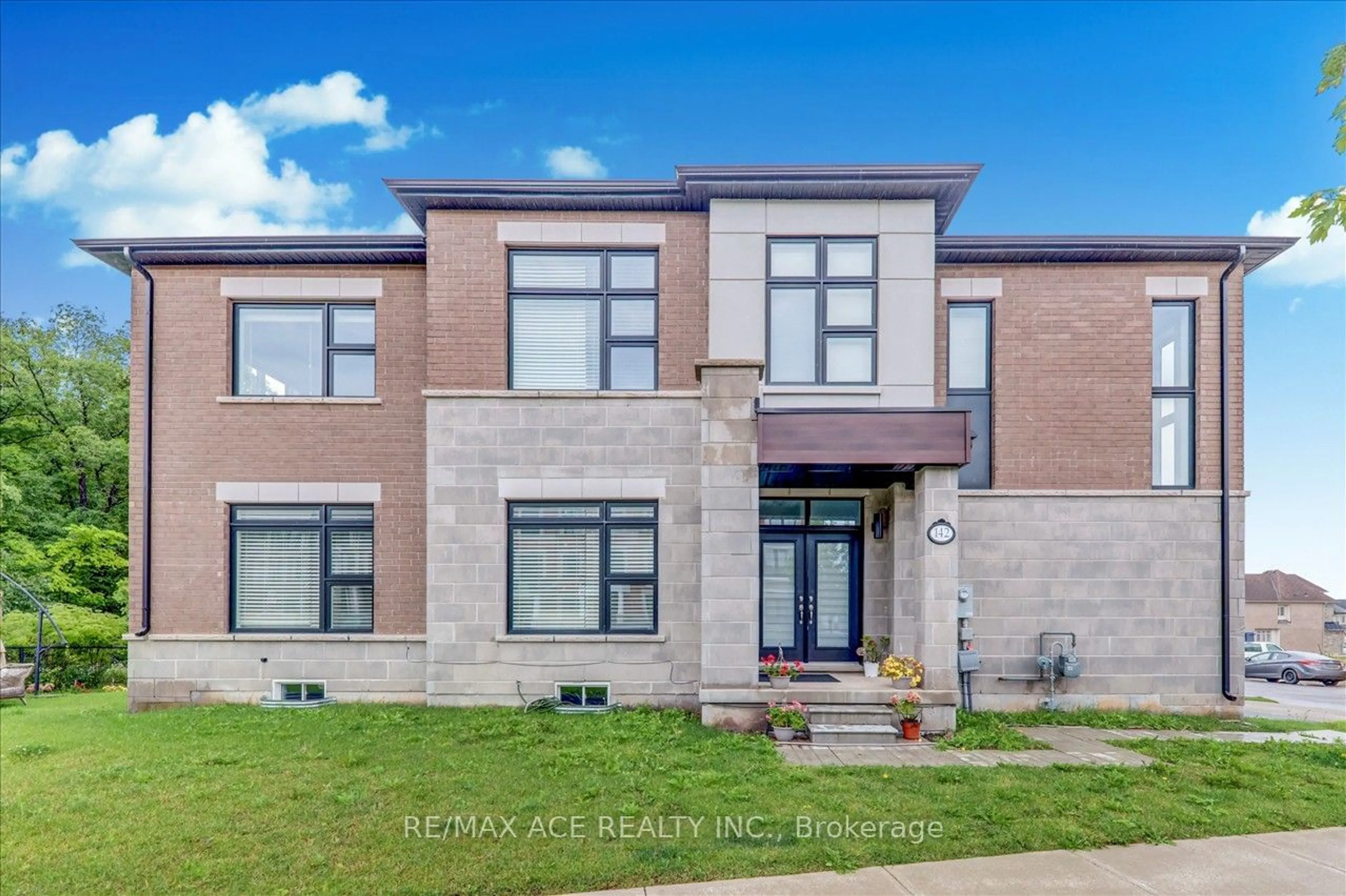 Home with brick exterior material for 142 Settlers Rd, Oakville Ontario L6H 7C8