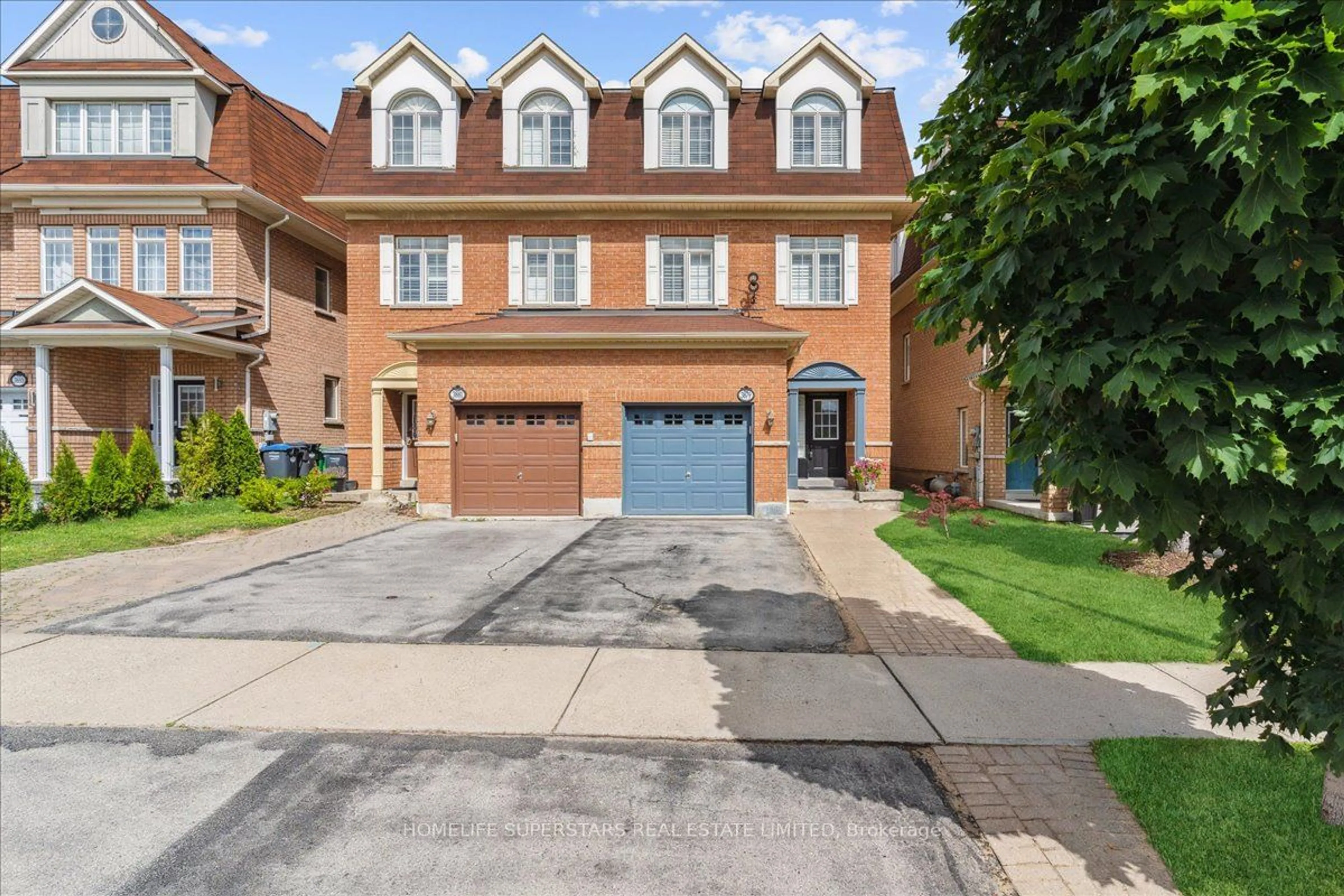 A pic from exterior of the house or condo for 3879 Quiet Creek Dr, Mississauga Ontario L5M 8B5