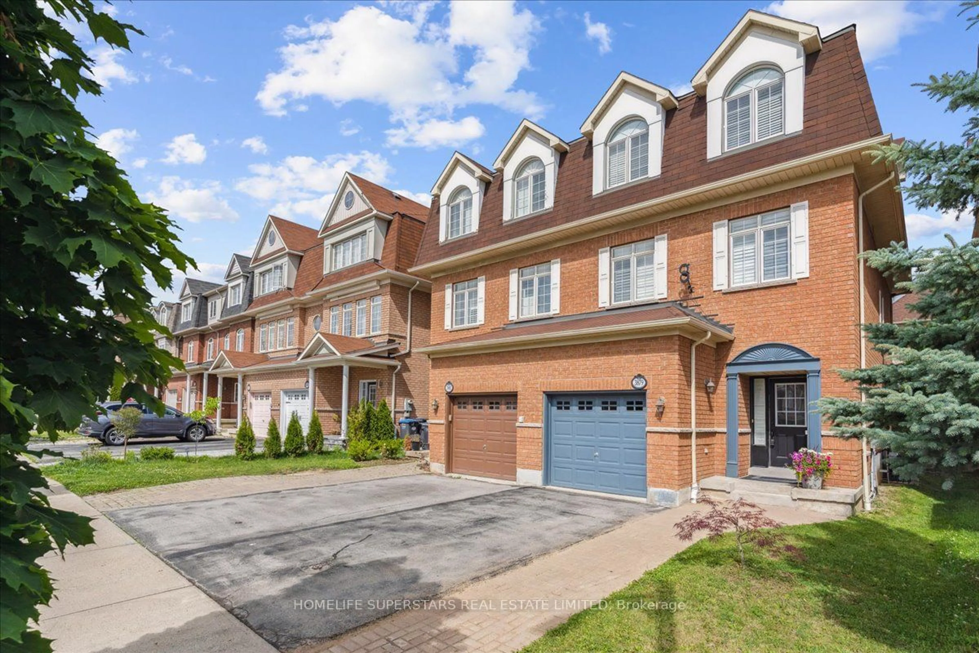 A pic from exterior of the house or condo for 3879 Quiet Creek Dr, Mississauga Ontario L5M 8B5