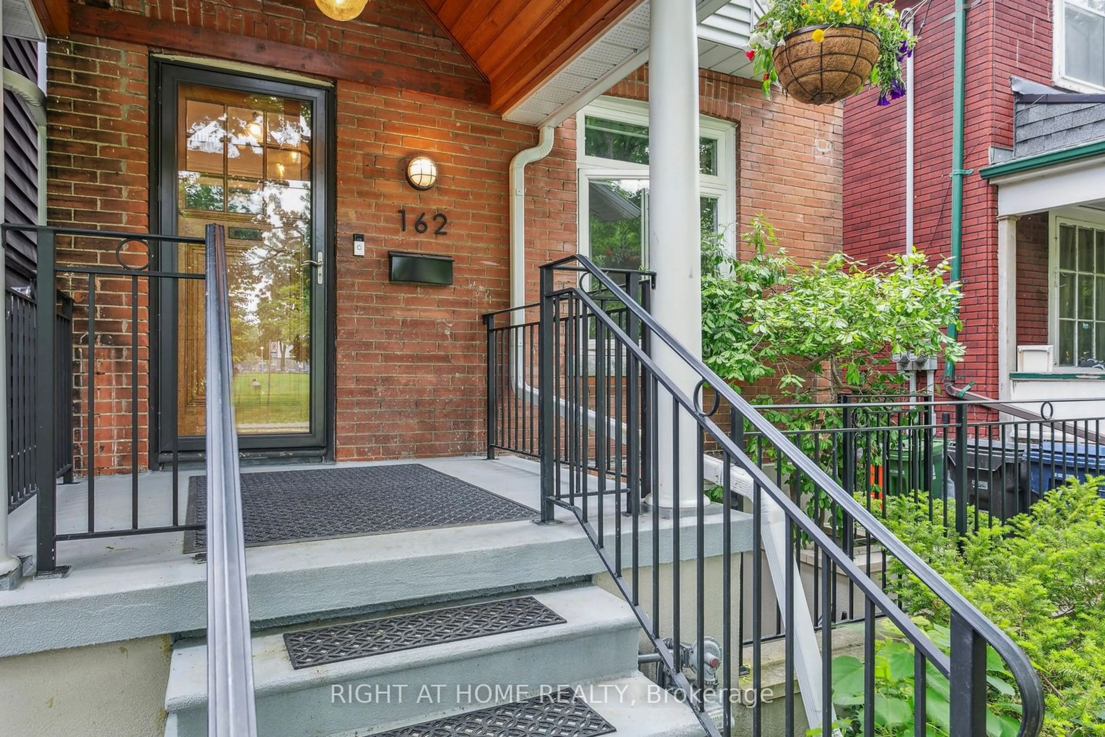 Indoor entryway for 162 Bartlett Ave, Toronto Ontario M6H 3G1