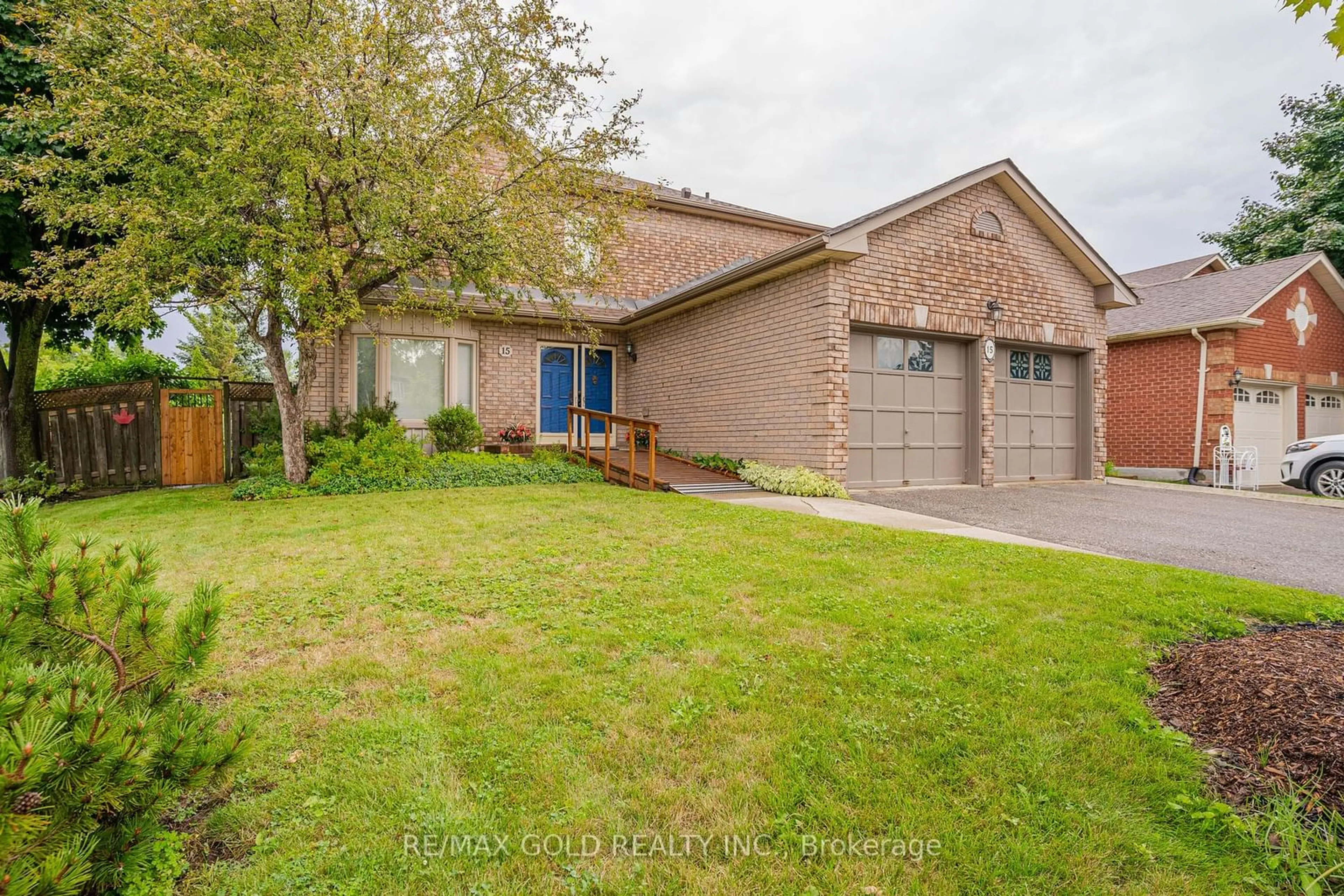 Frontside or backside of a home for 15 Kenpark Ave, Brampton Ontario L6Z 3P4