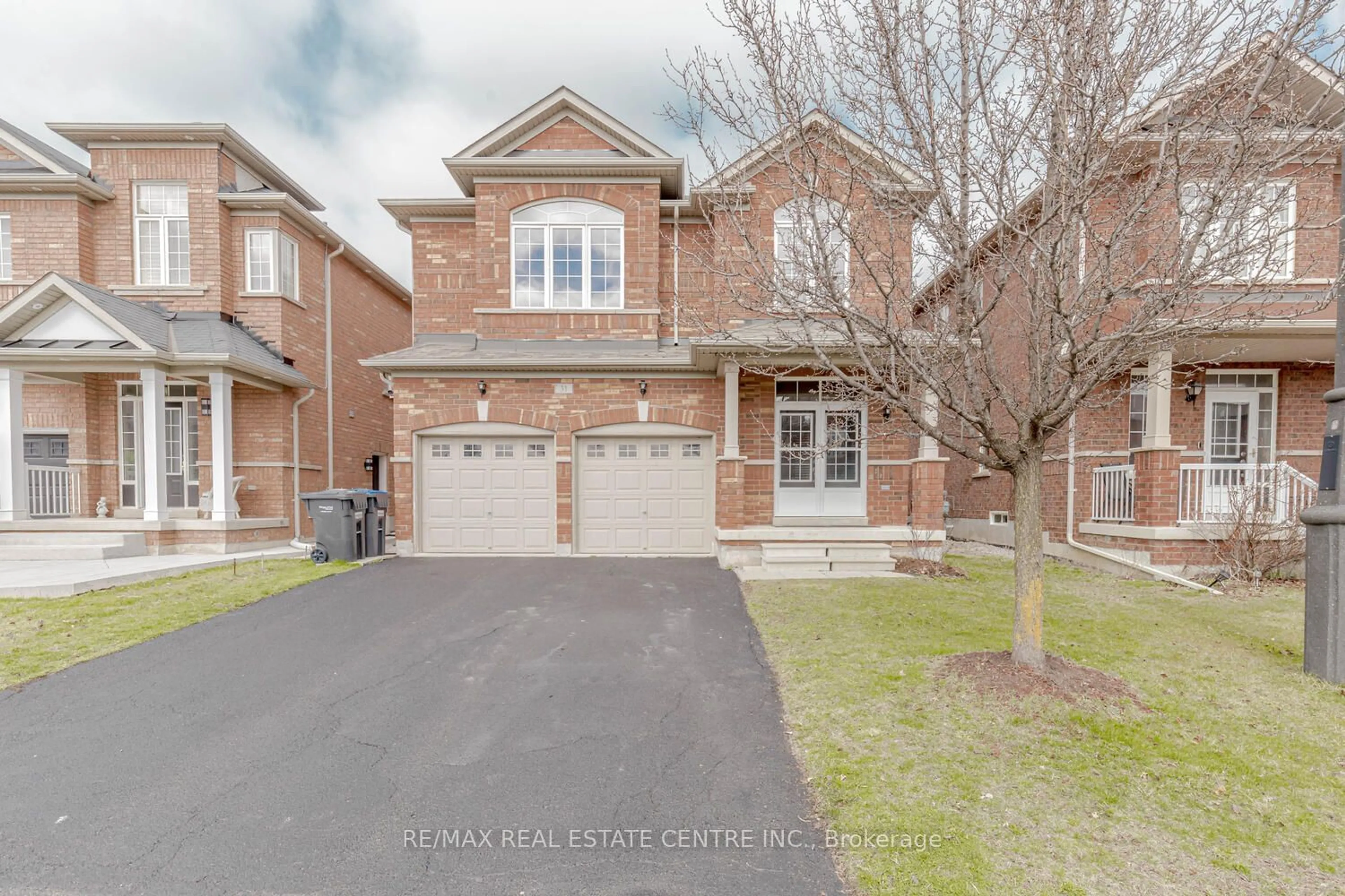 Frontside or backside of a home for 31 Amaranth Cres, Brampton Ontario L7A 0L7