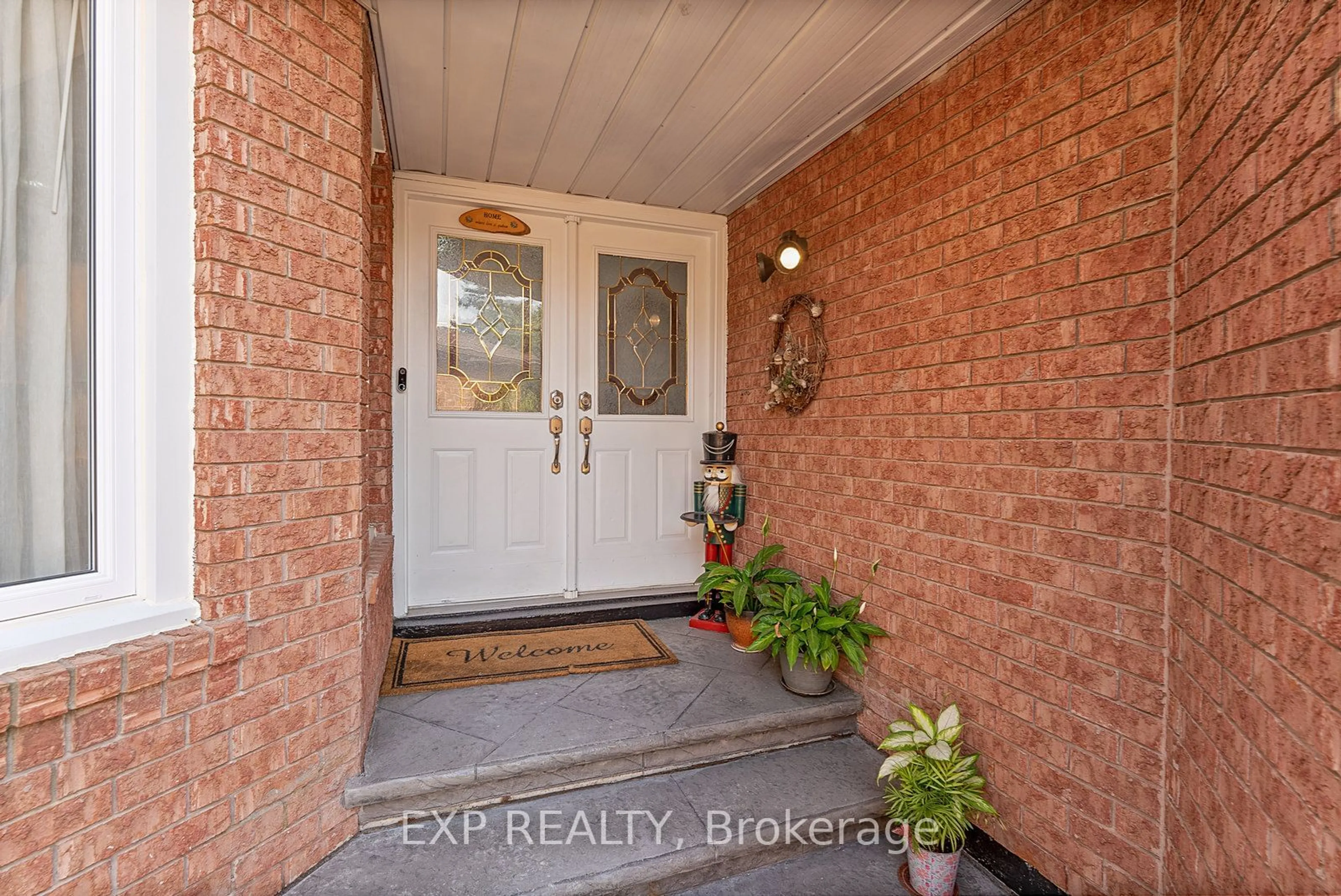 Indoor entryway for 3553 Nutcracker Dr, Mississauga Ontario L5N 6G2