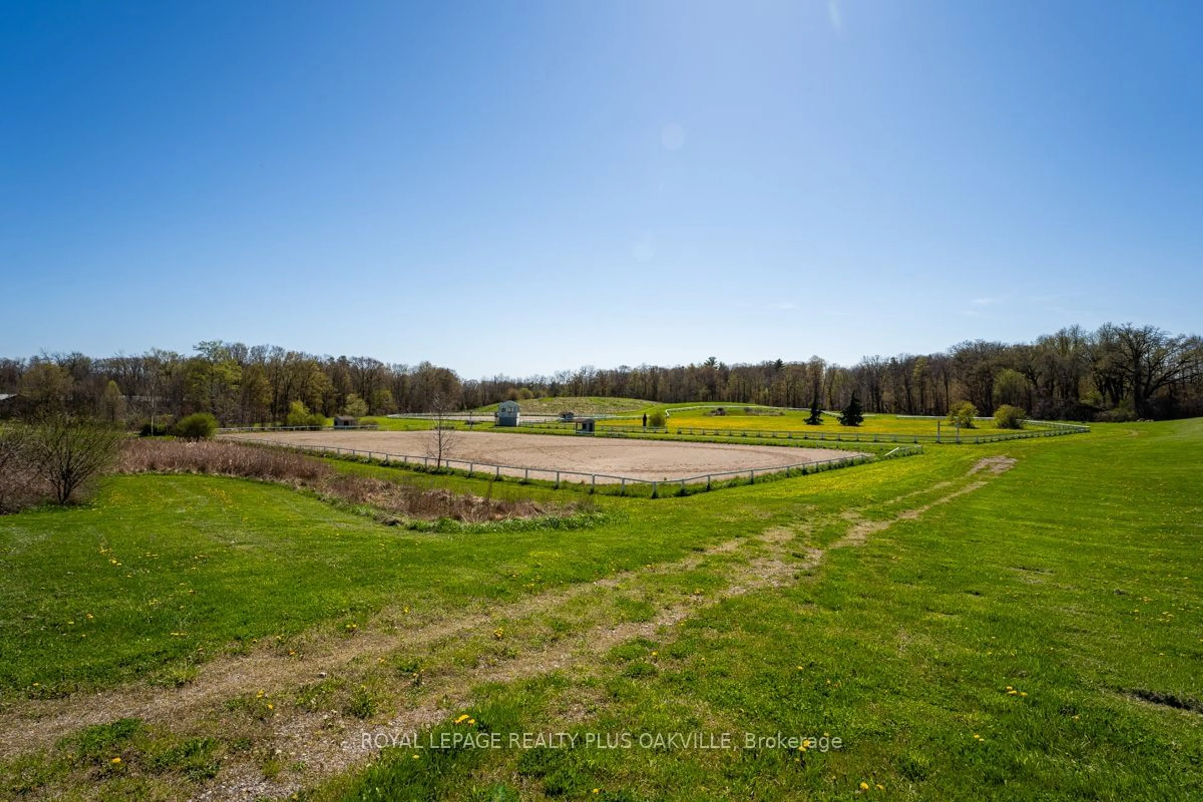 Patio, the fenced backyard for 5244 #1 Side Rd, Burlington Ontario L9T 2Y1