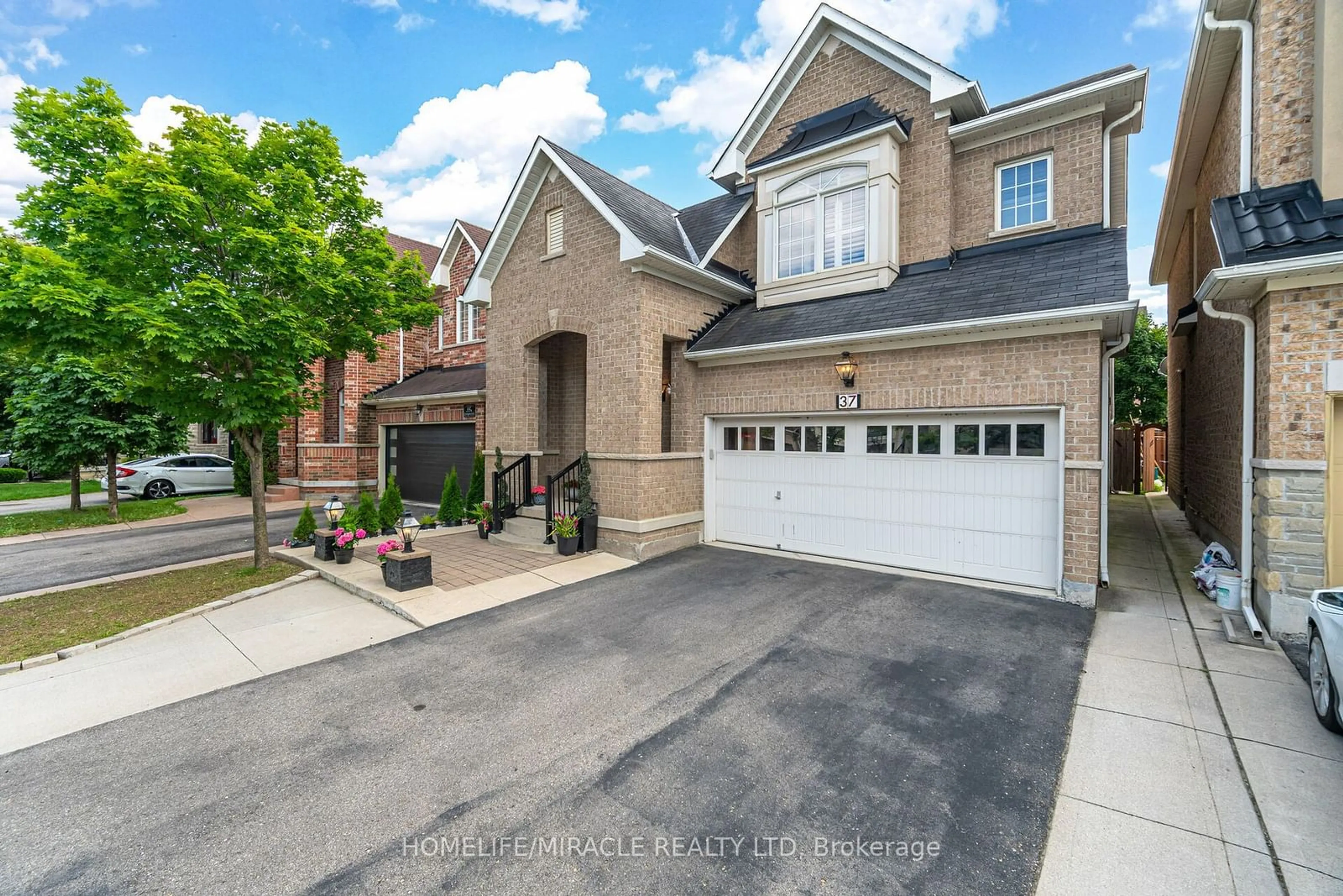 Home with brick exterior material for 37 Everingham Circ, Brampton Ontario L6R 0R7