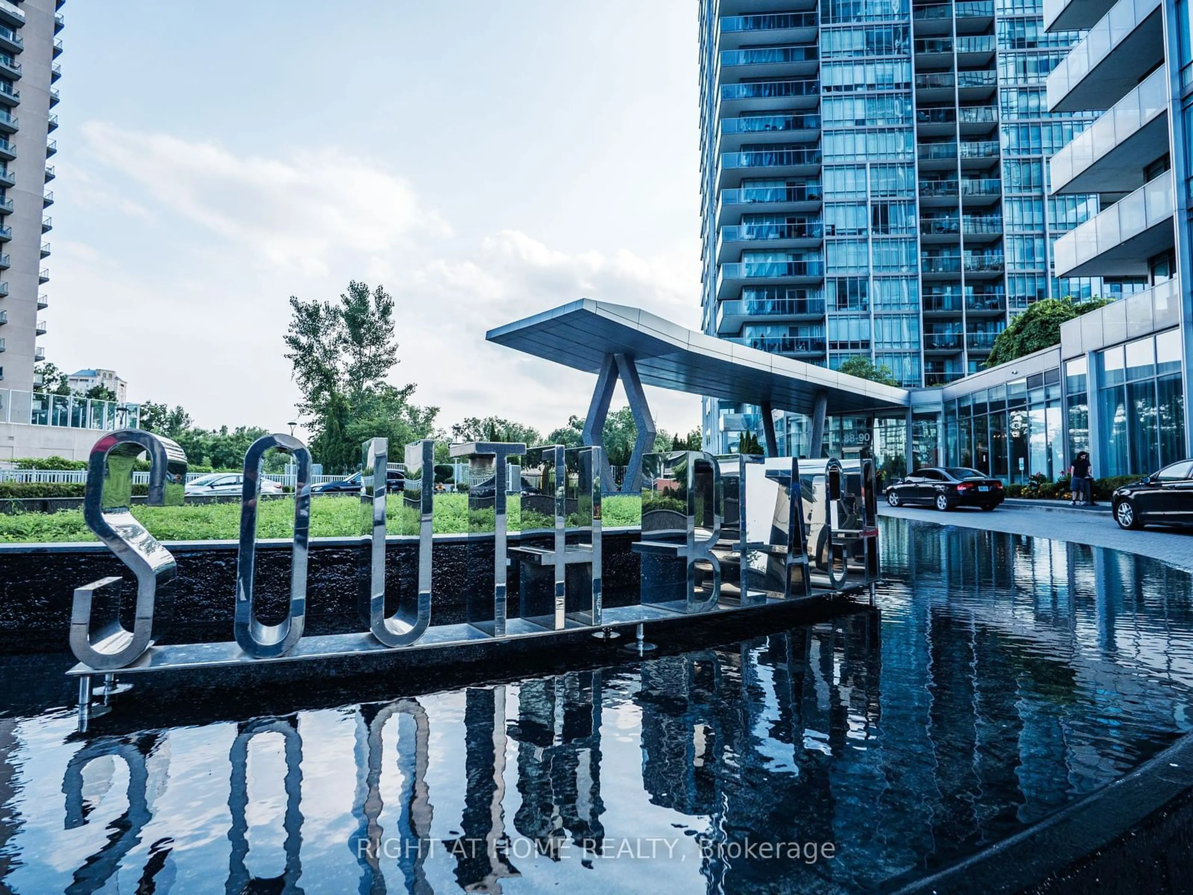 Indoor or outdoor pool for 88 Park Lawn Rd #1809, Toronto Ontario M8Y 0B5