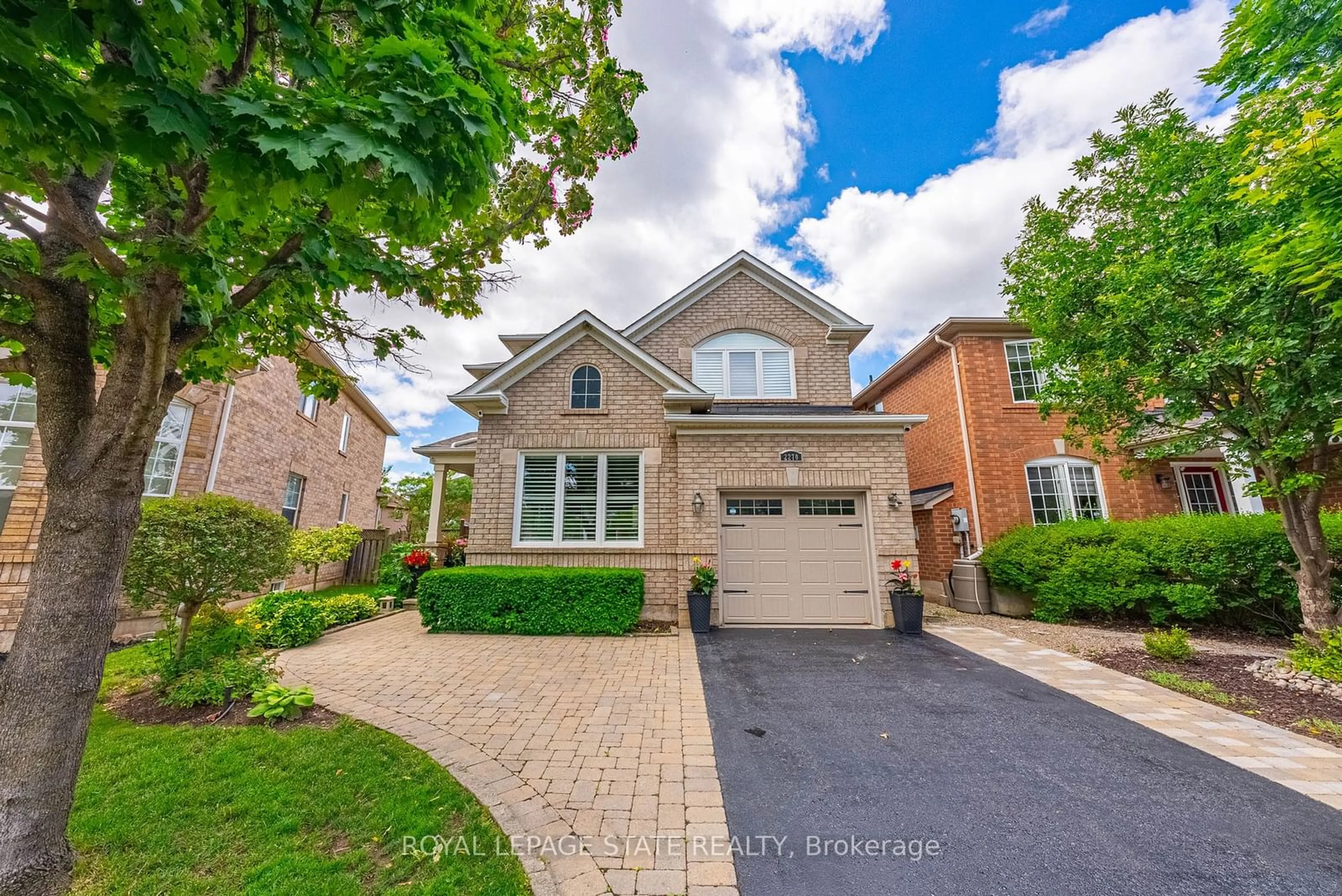 Home with brick exterior material for 2270 Dunforest Cres, Oakville Ontario L6M 4X3