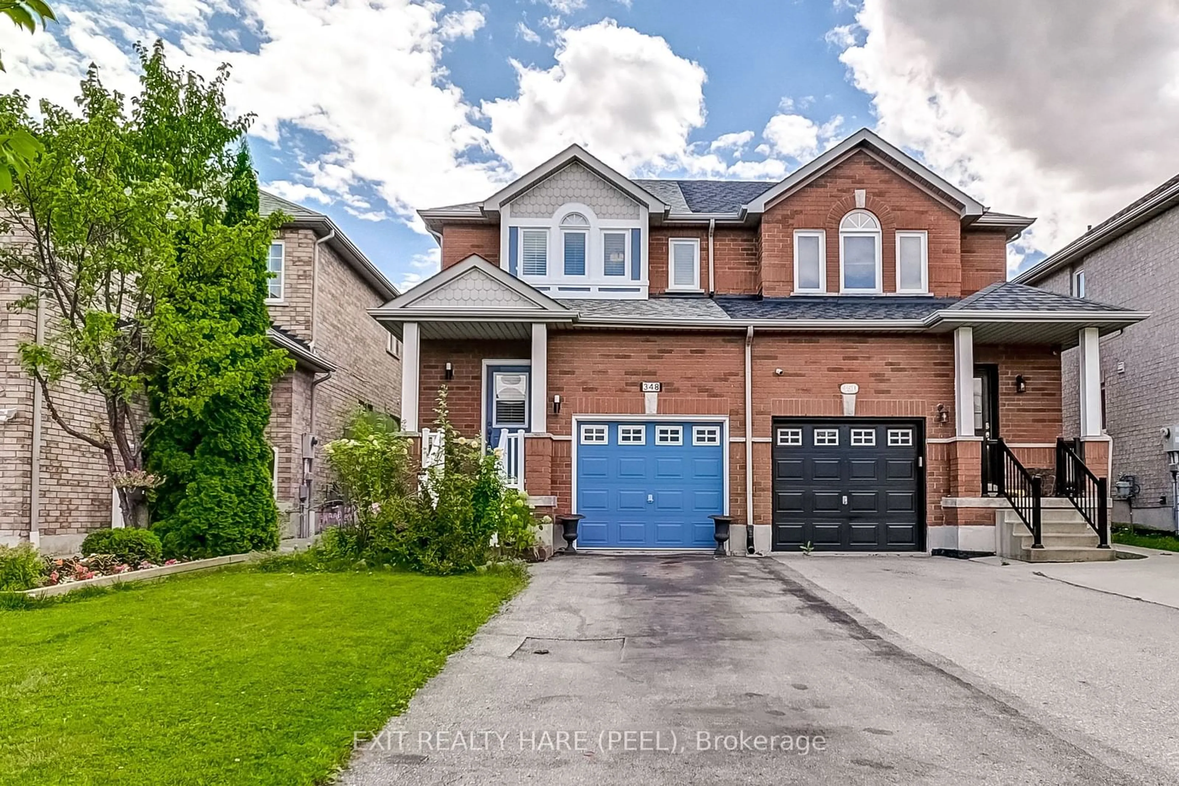 Home with brick exterior material for 348 Oaktree Circ, Mississauga Ontario L5W 1V6