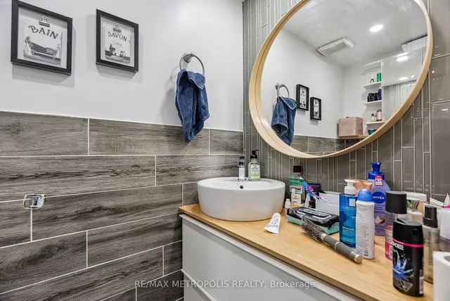 Additional property image - 15 London Green Crt Unit 509