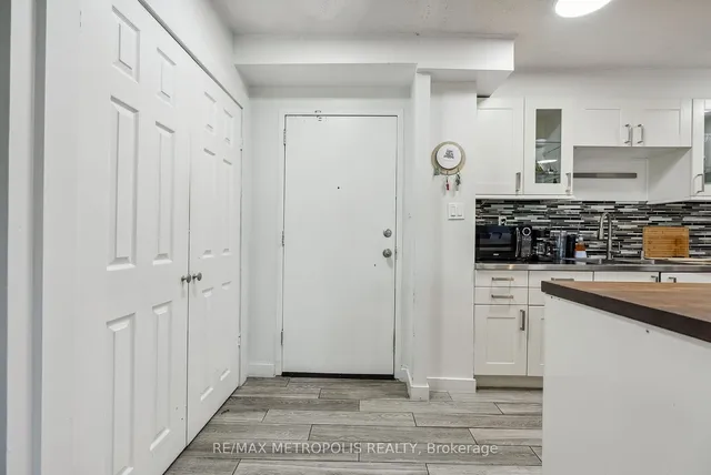 Additional property image - 15 London Green Crt Unit 509