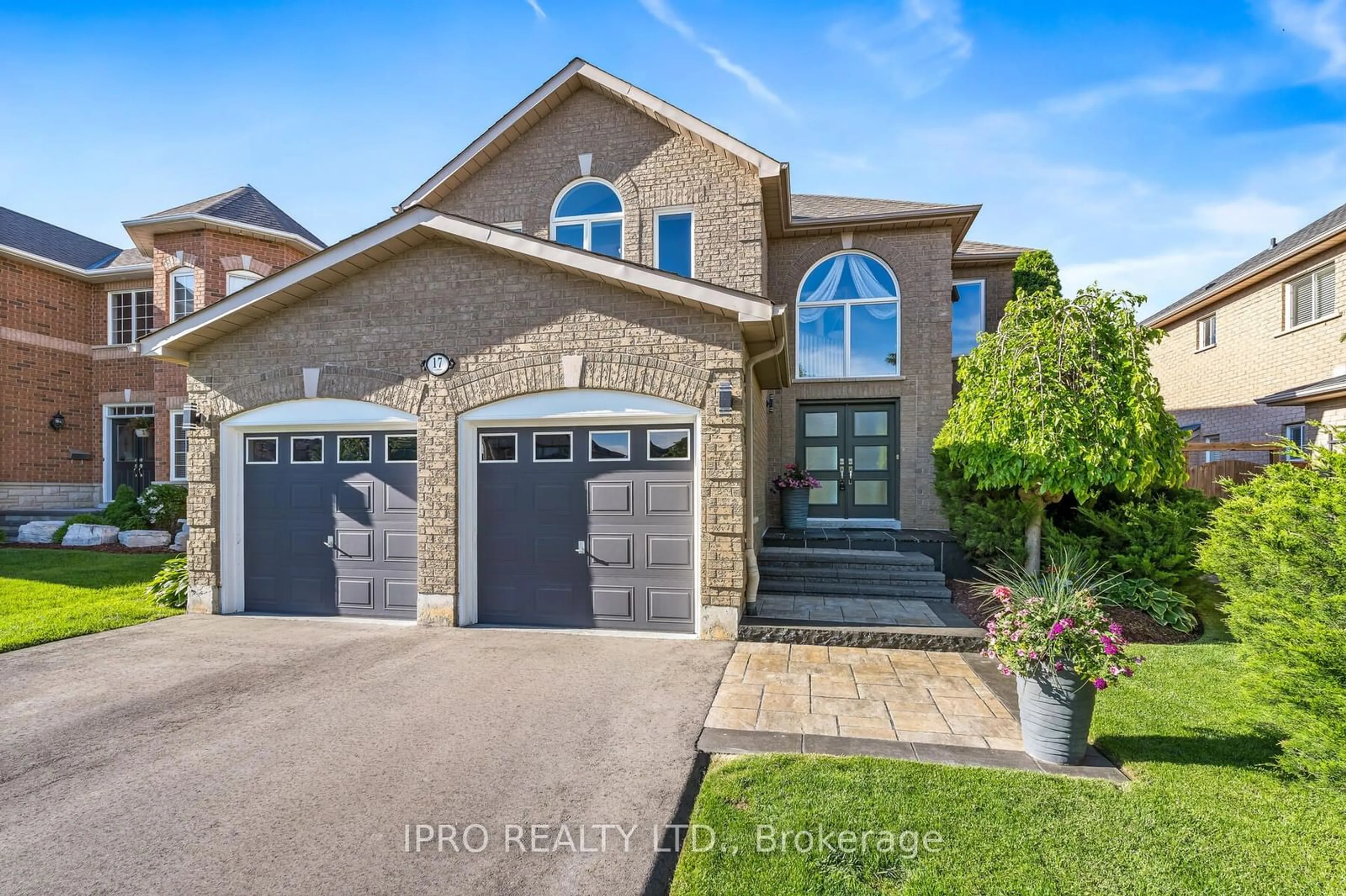 Frontside or backside of a home for 17 Robinson Rd, Halton Hills Ontario L7G 6G5