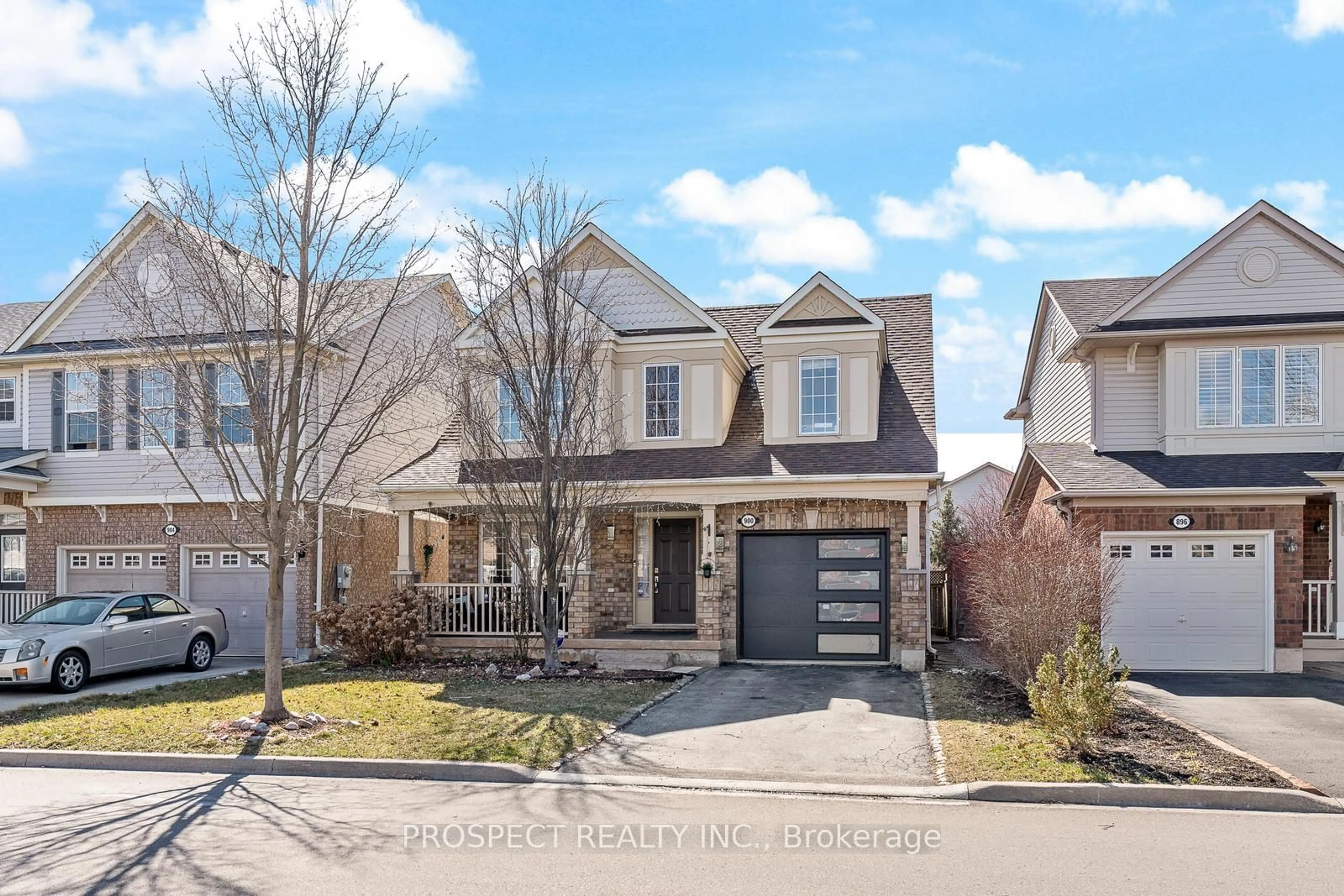 Frontside or backside of a home for 900 Mcneil Dr, Milton Ontario L9T 6M4