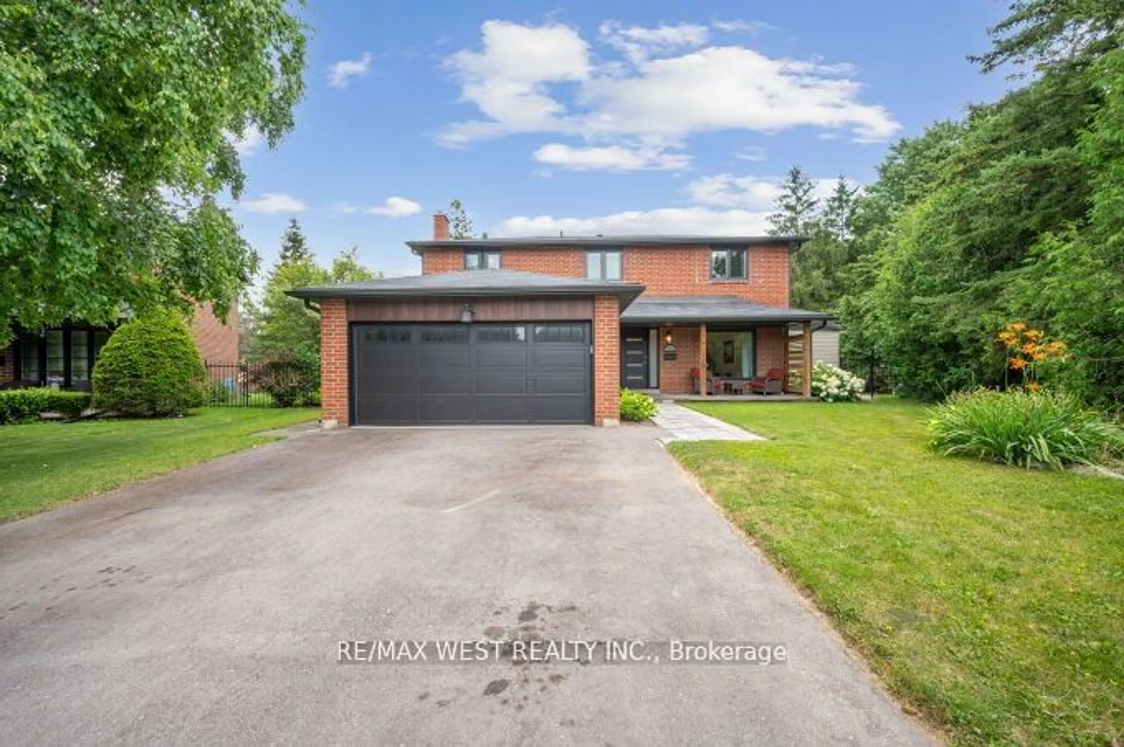 Frontside or backside of a home for 4021 Mahogany Row, Mississauga Ontario L4W 2H7