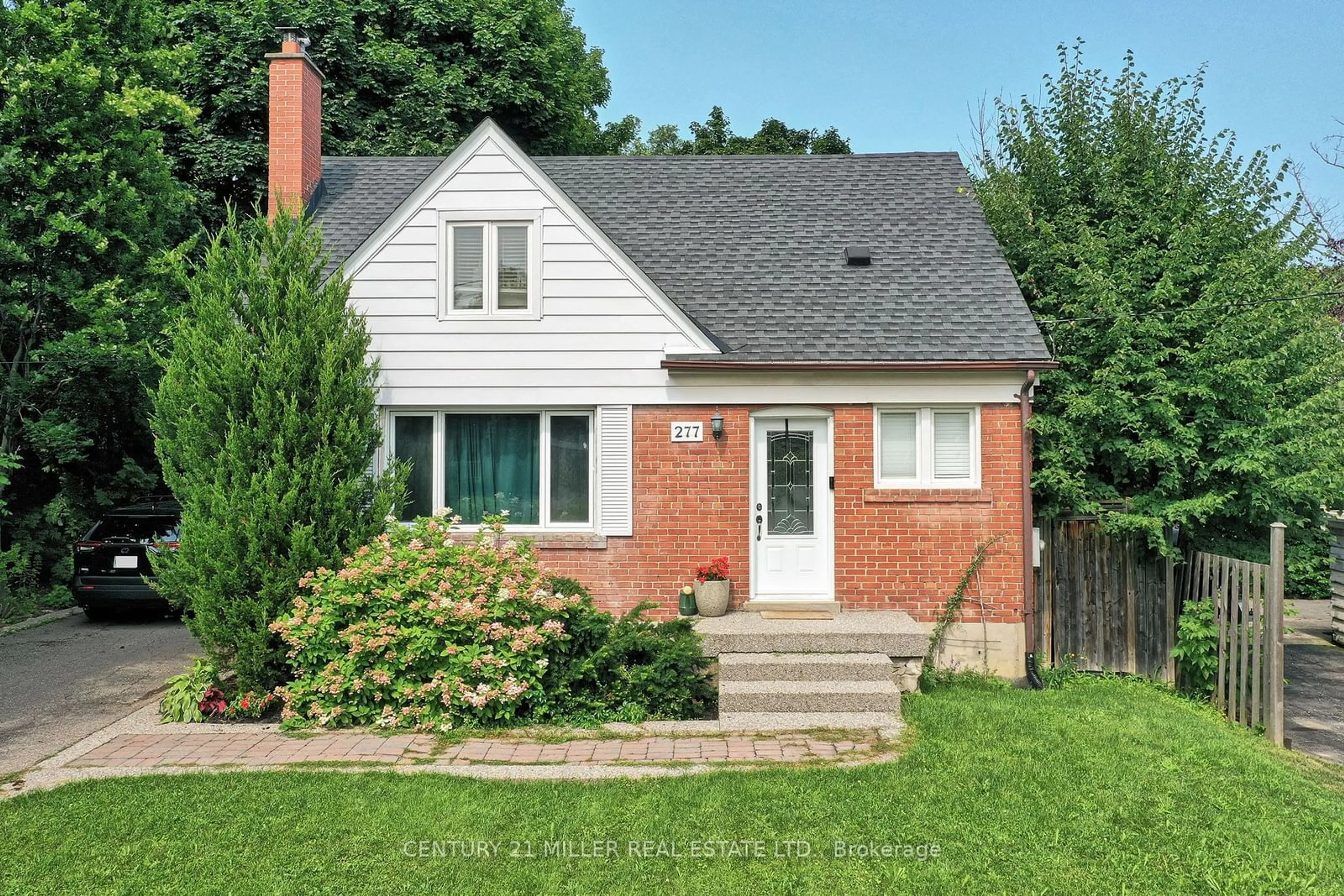 Home with brick exterior material for 277 Queen Mary Dr, Oakville Ontario L6K 3L4