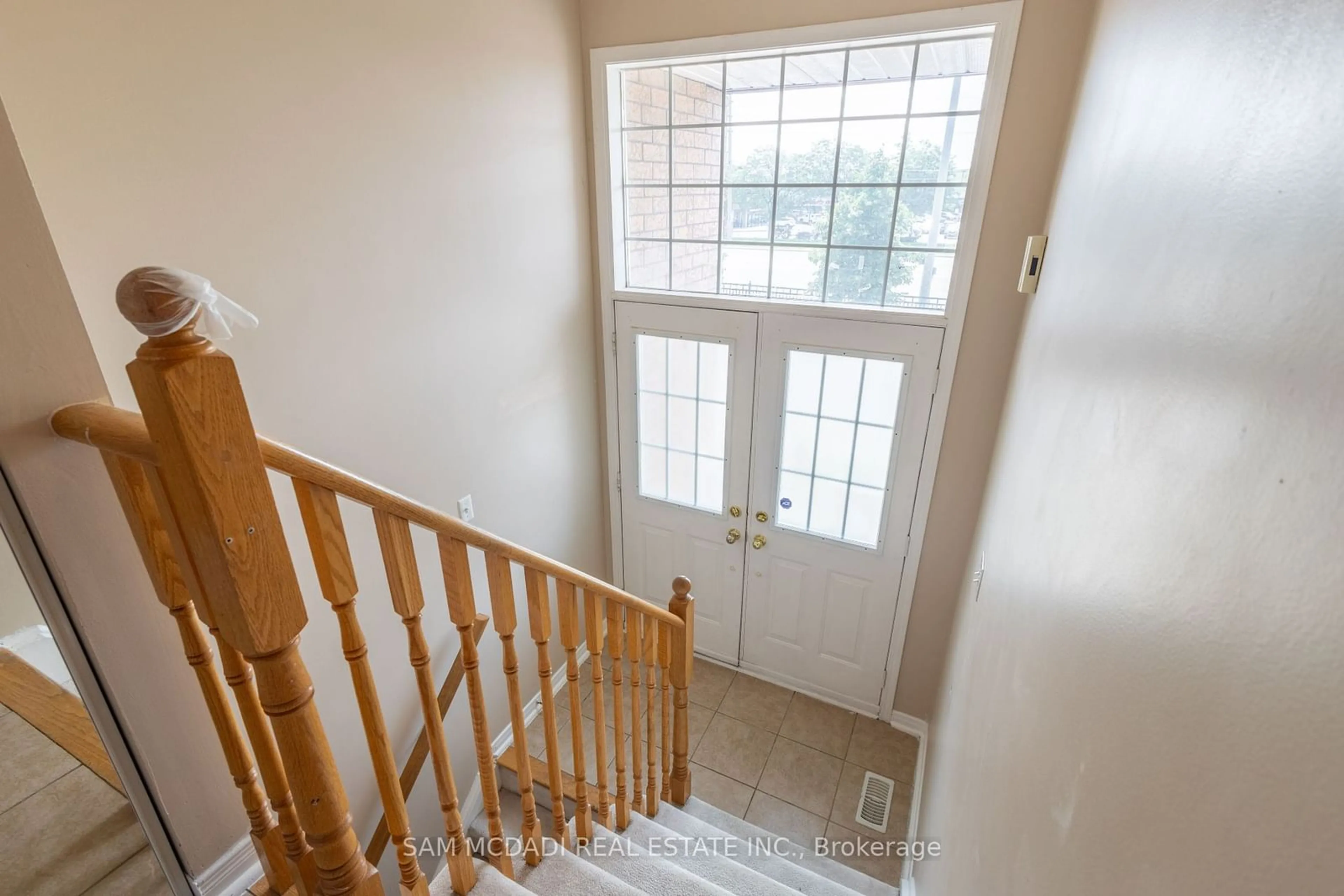 Stairs for 5727 Retreat St, Mississauga Ontario L5R 0B5